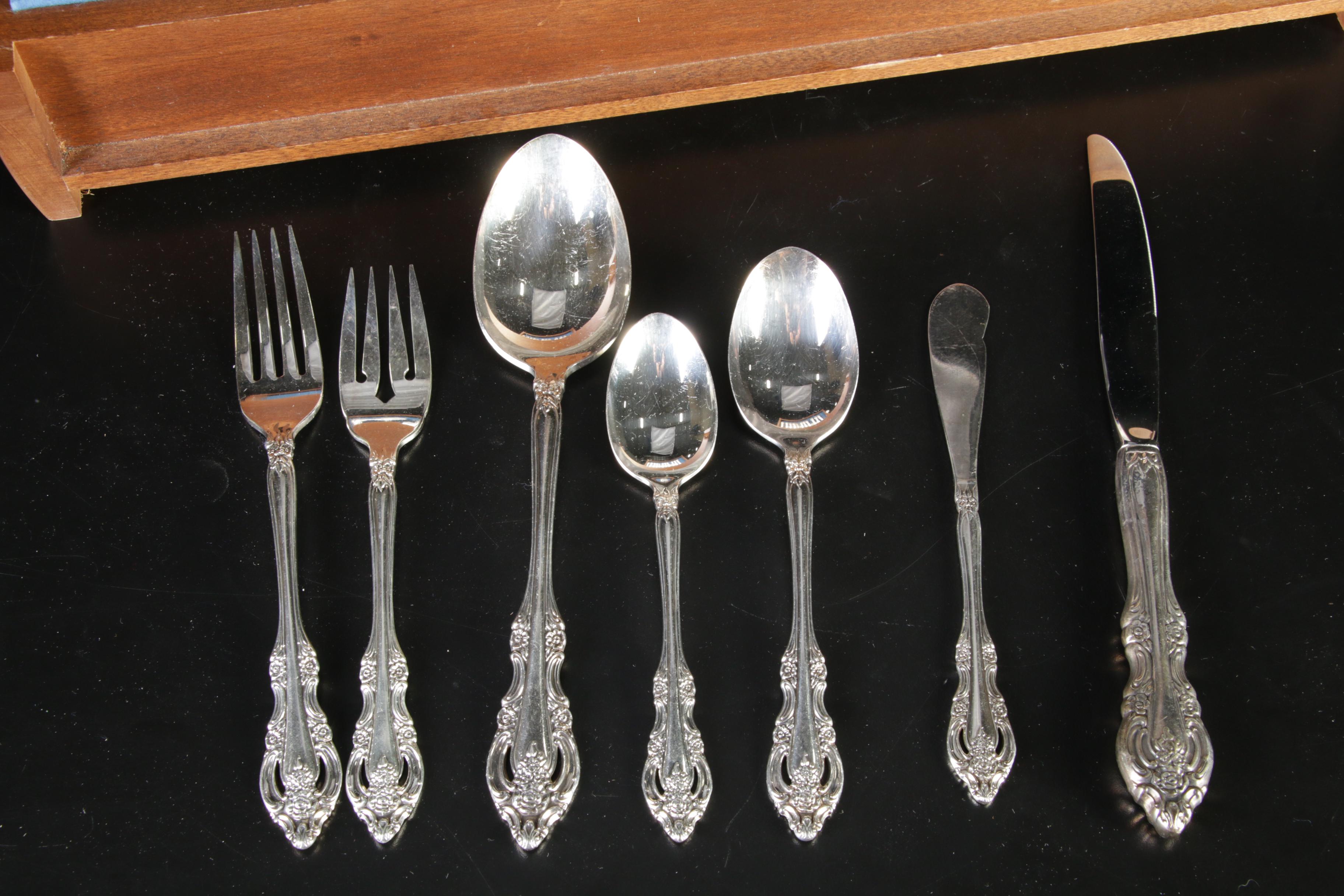 Oneida Community "Silver Artistry" Silver Plate Flatware with Chest