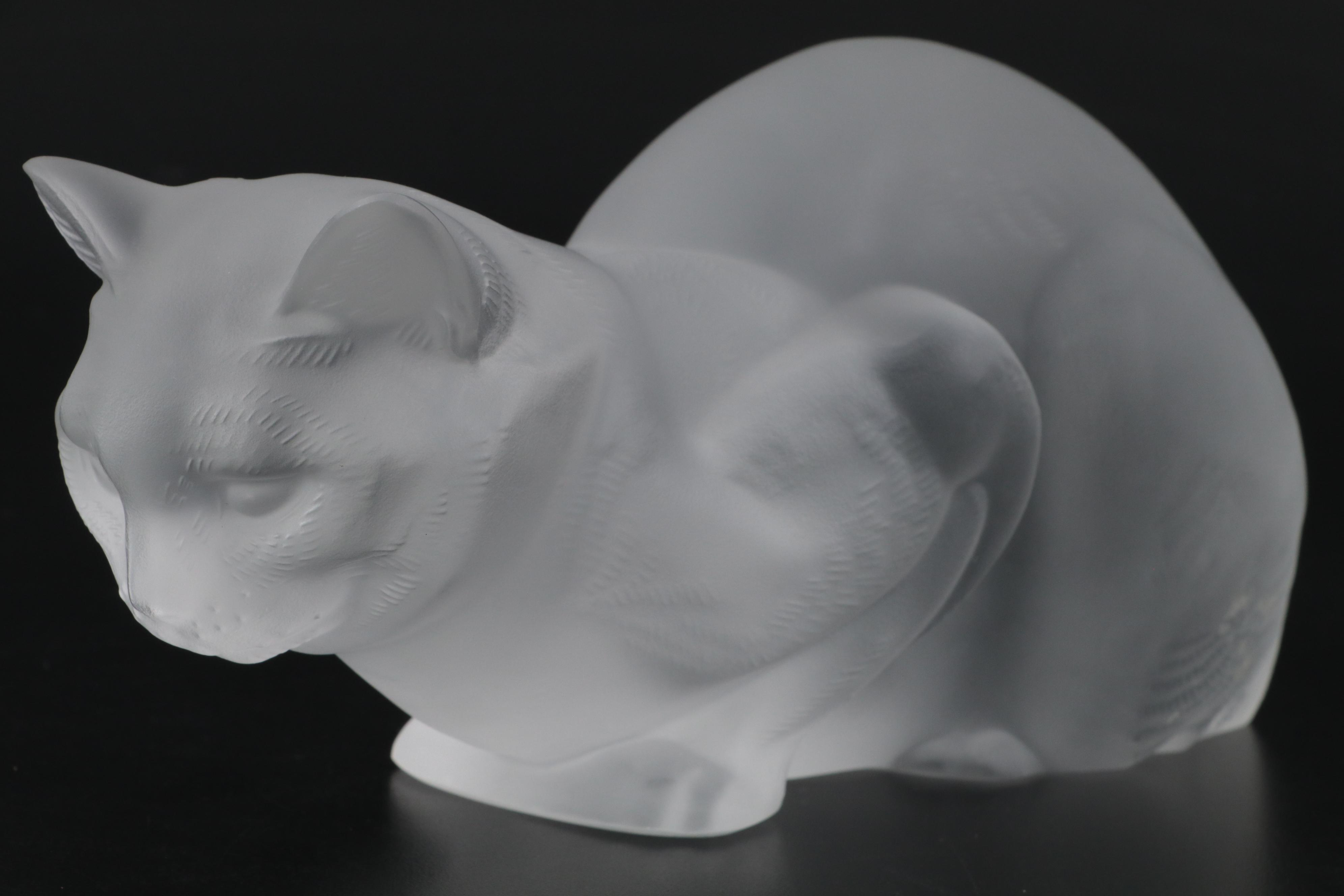 Lalique "Chat Couche" Crystal Cat Figurine, Mid to Late 20th Century