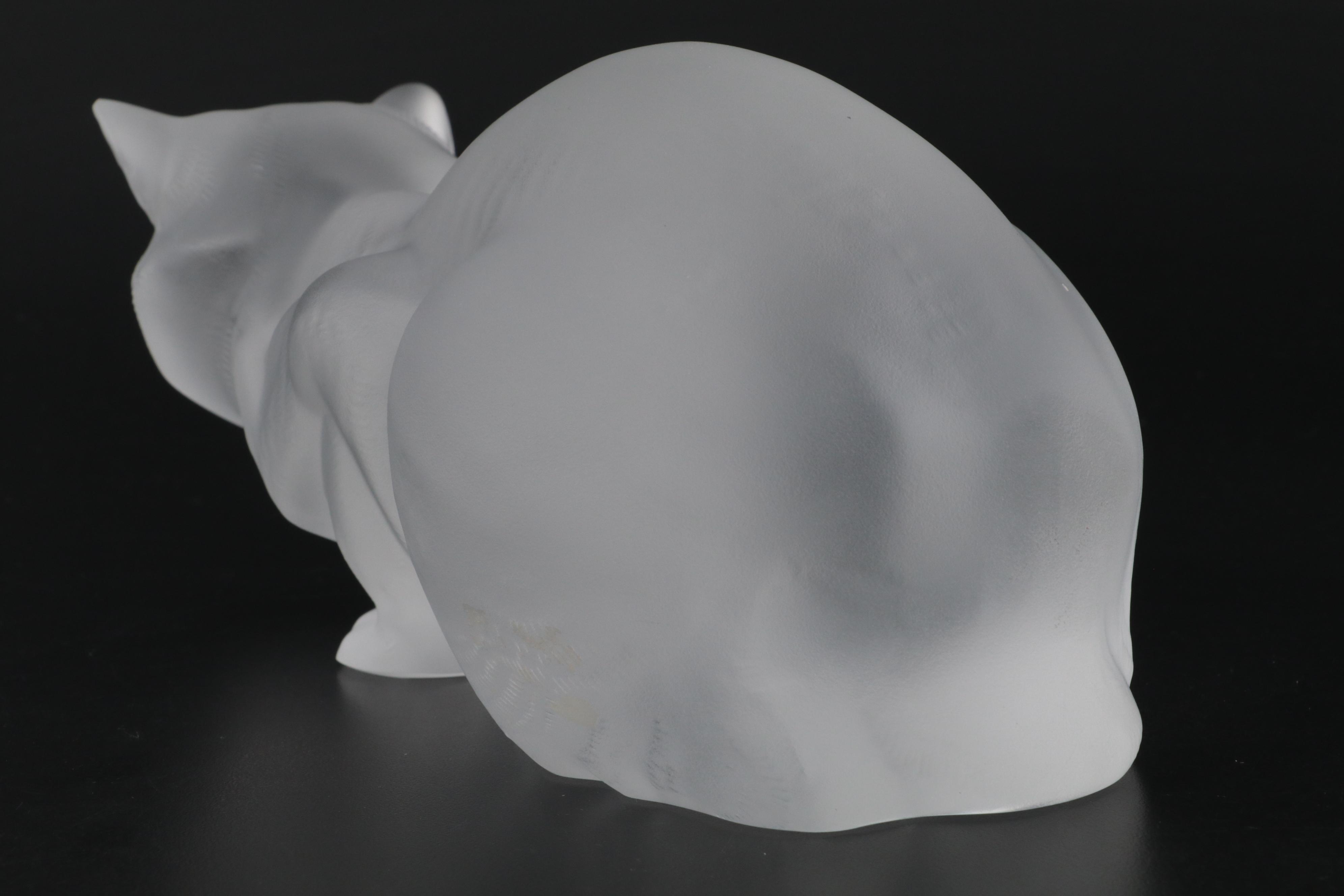 Lalique "Chat Couche" Crystal Cat Figurine, Mid to Late 20th Century