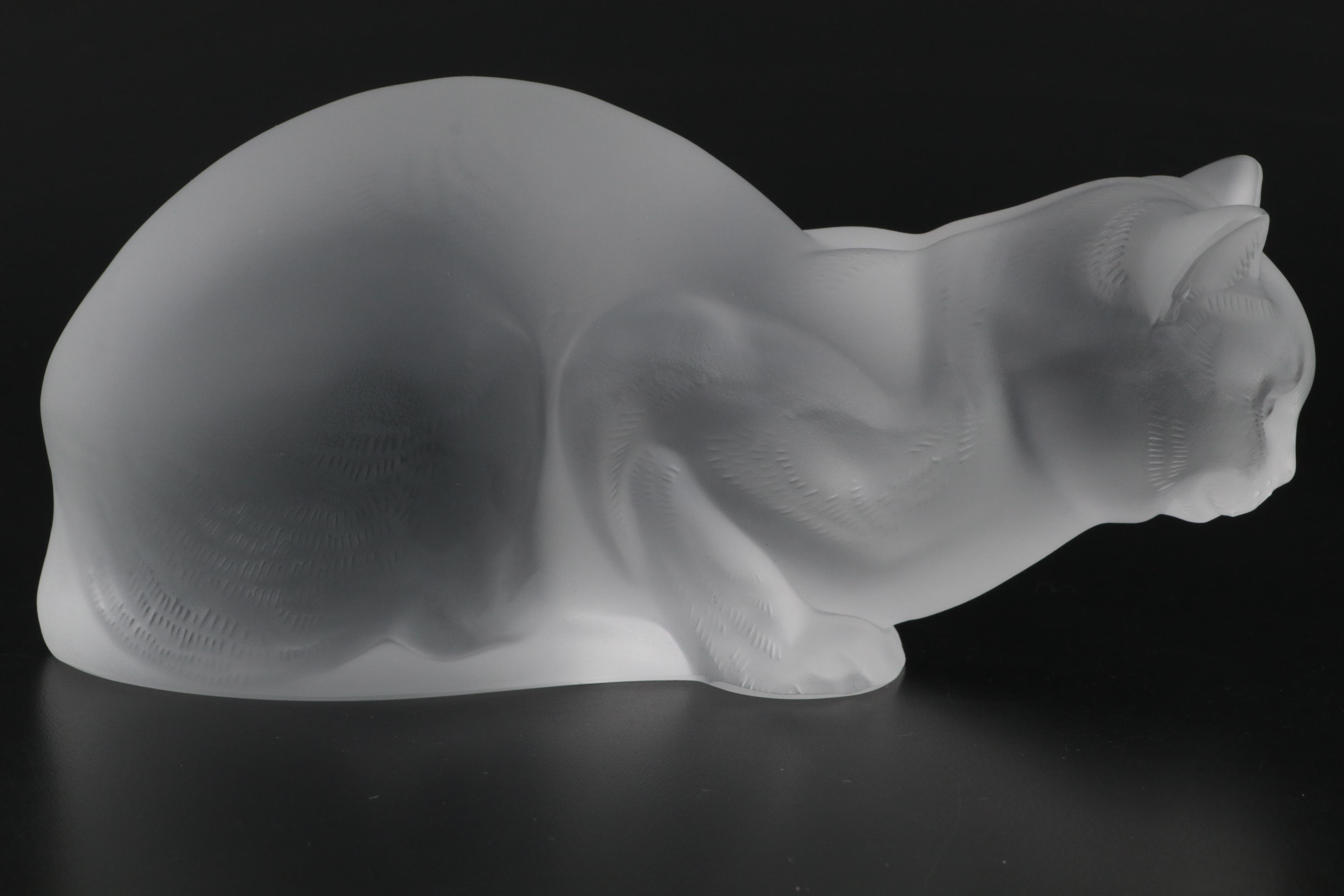 Lalique "Chat Couche" Crystal Cat Figurine, Mid to Late 20th Century