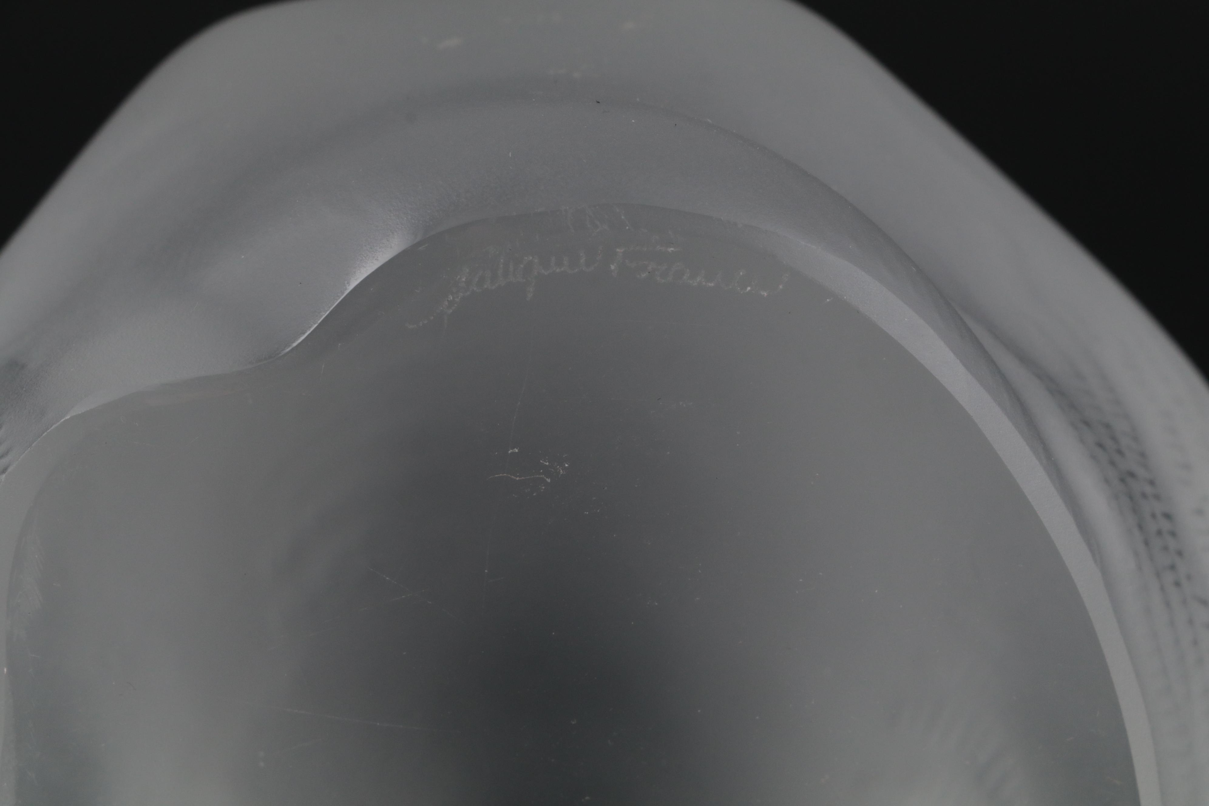 Lalique "Chat Couche" Crystal Cat Figurine, Mid to Late 20th Century