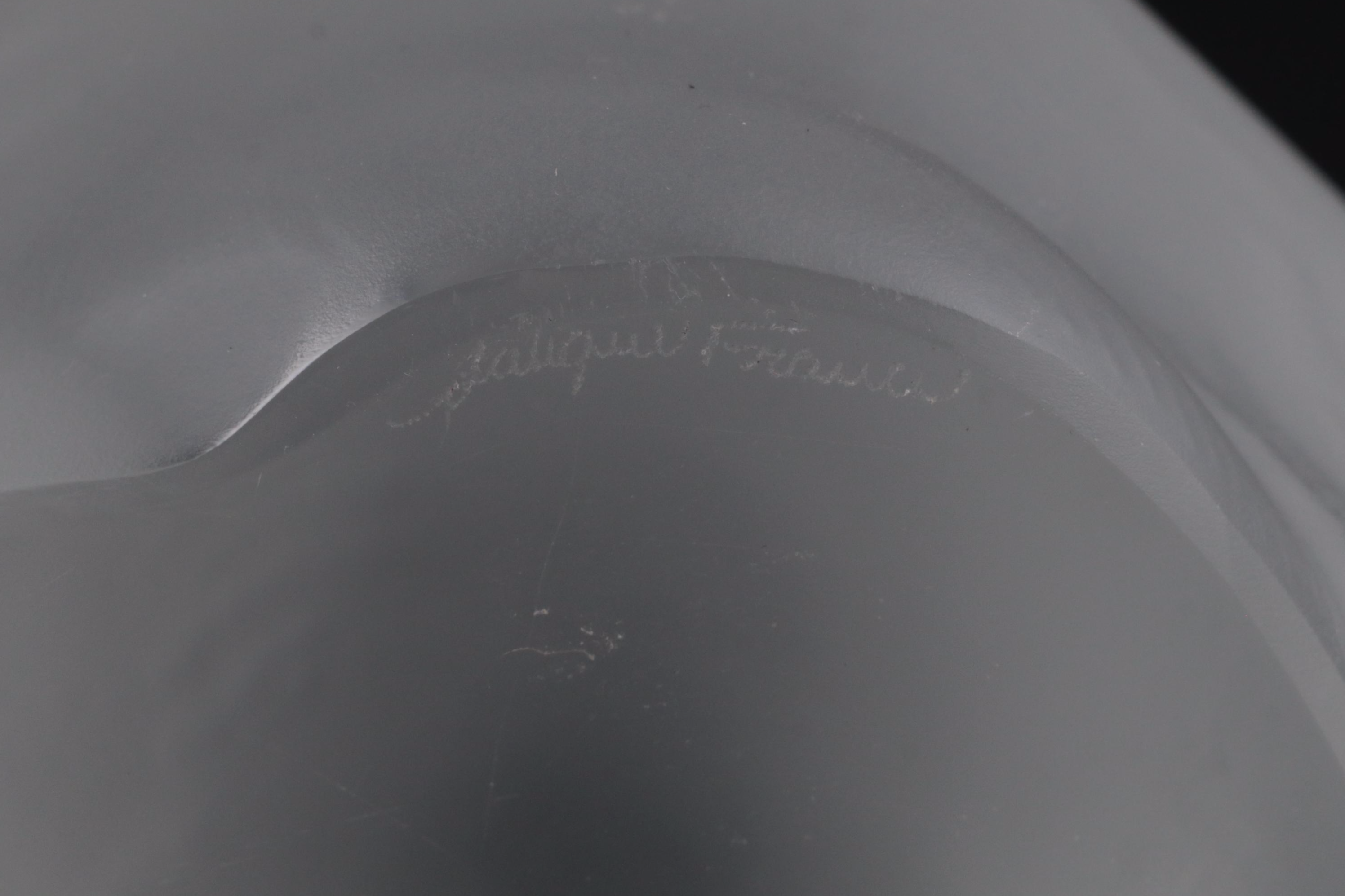 Lalique "Chat Couche" Crystal Cat Figurine, Mid to Late 20th Century