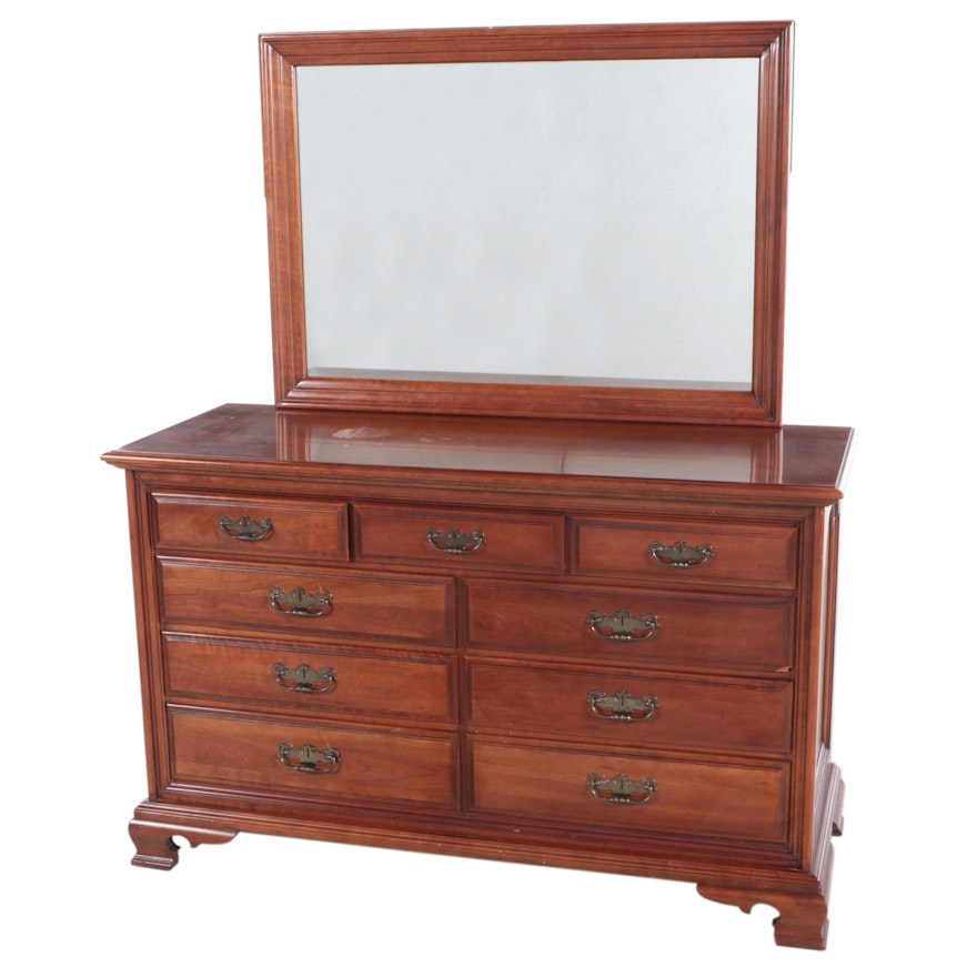 Thomasville Colonial Style Dresser with Mirror