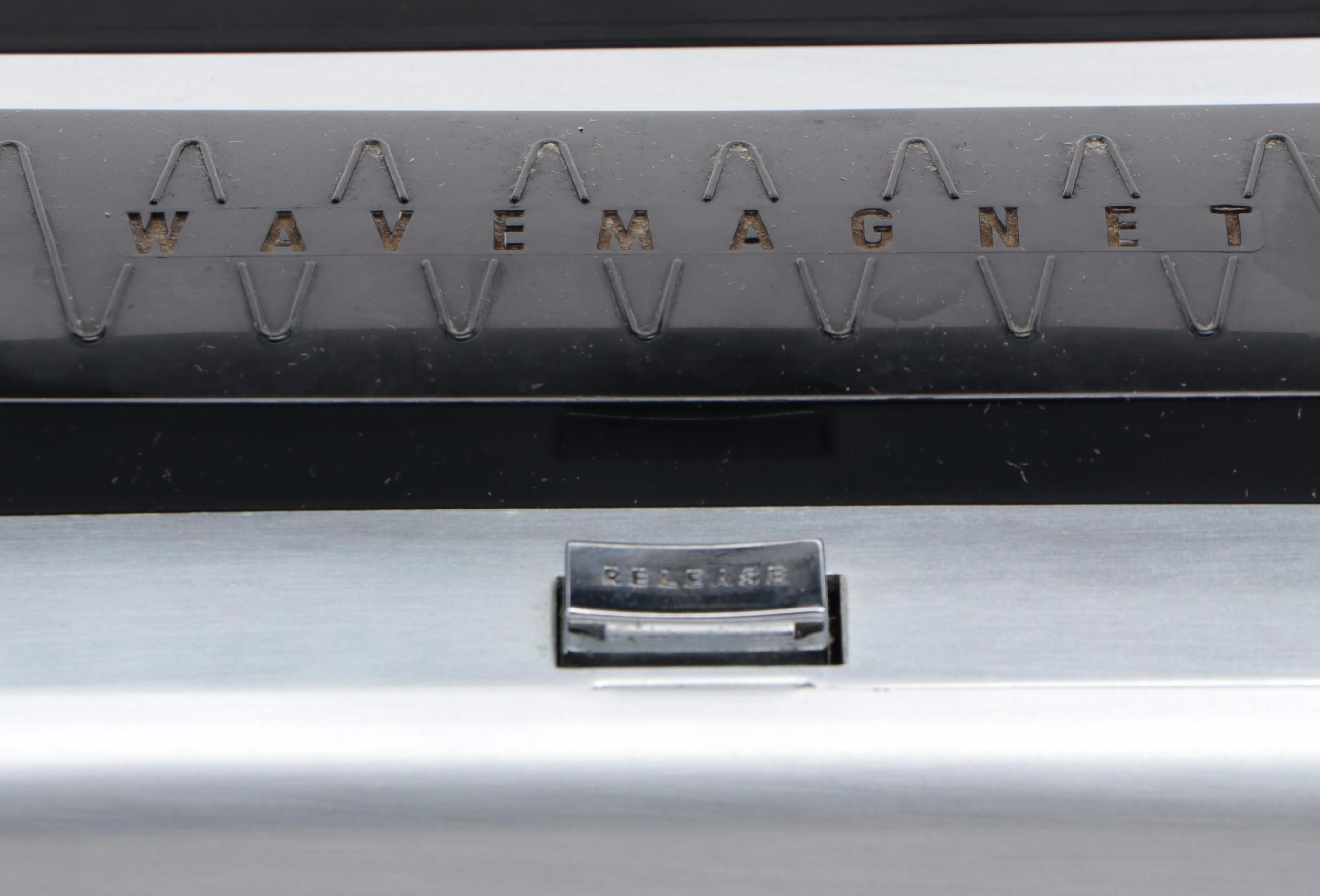 Zenith Royal 3000-1 Trans-Oceanic Portable Radio, 1962–1971