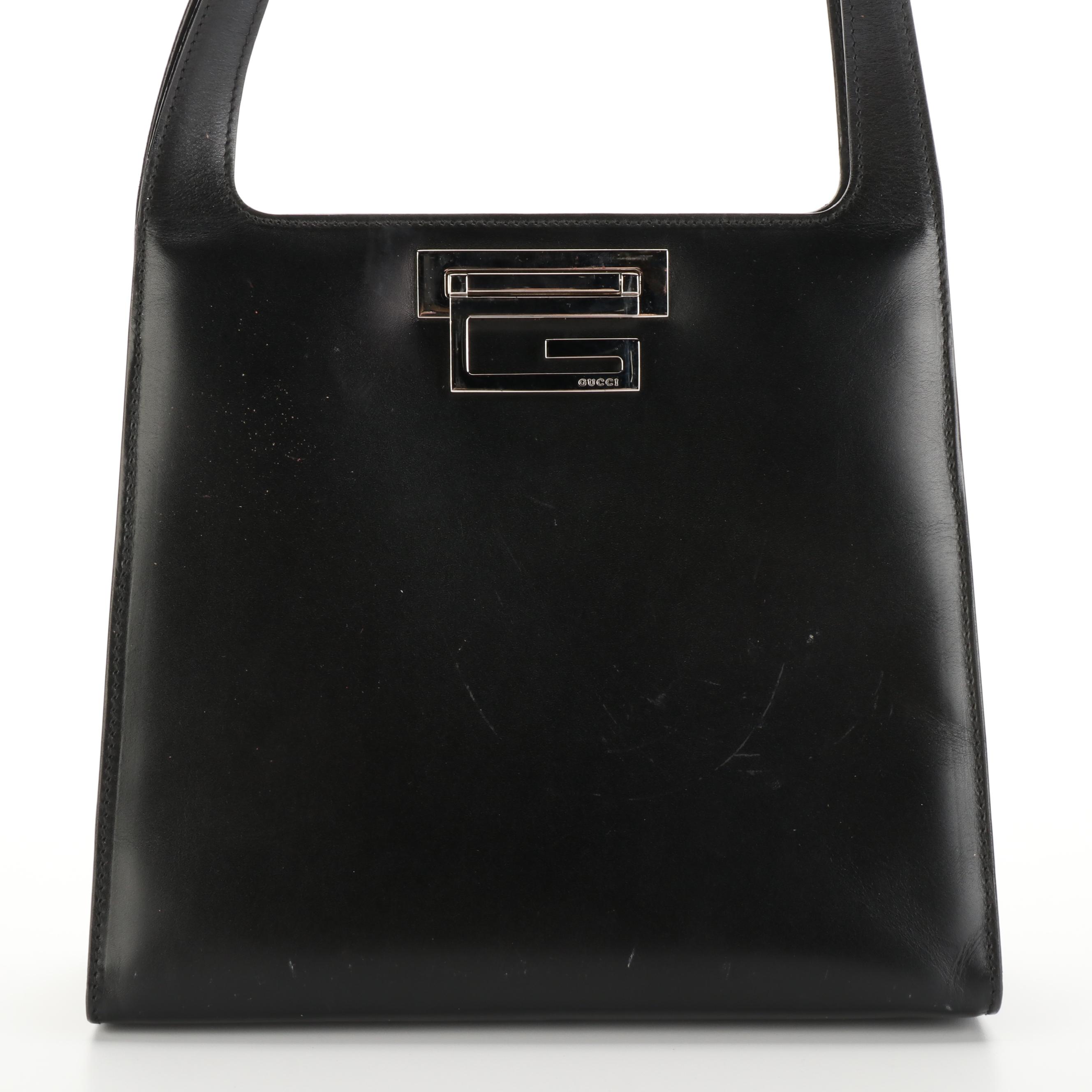 Gucci G Clasp Shoulder Bag in Black Leather
