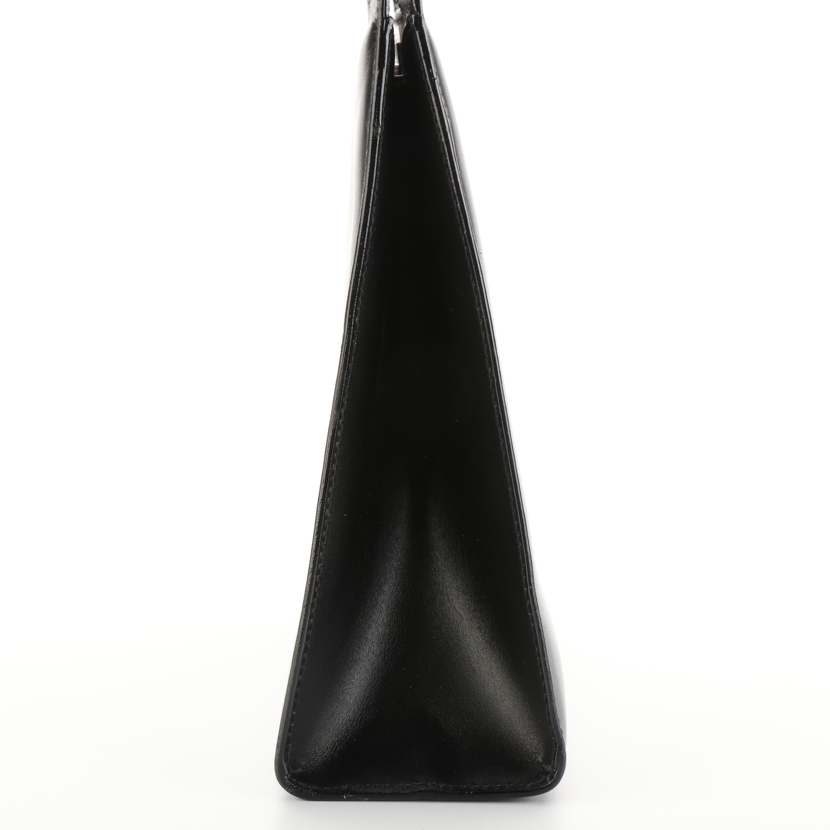 Gucci G Clasp Shoulder Bag in Black Leather