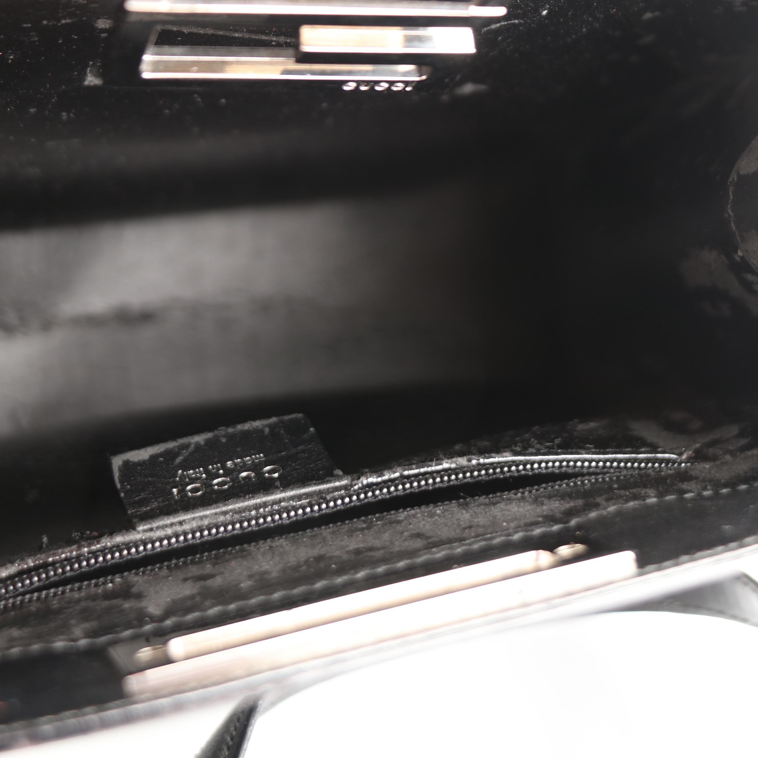 Gucci G Clasp Shoulder Bag in Black Leather