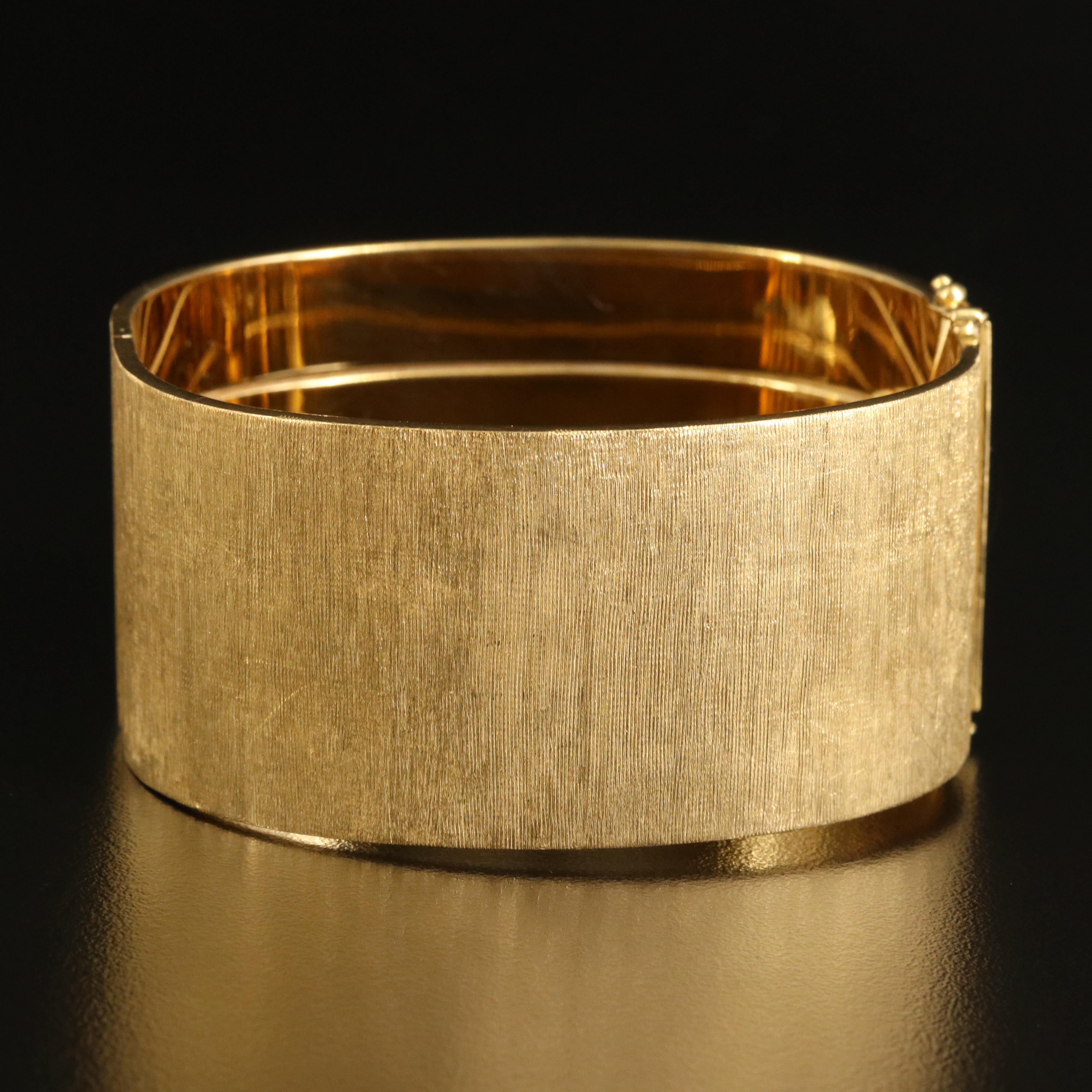Vintage Italian 18K Rigato Engraved Hinged Bangle
