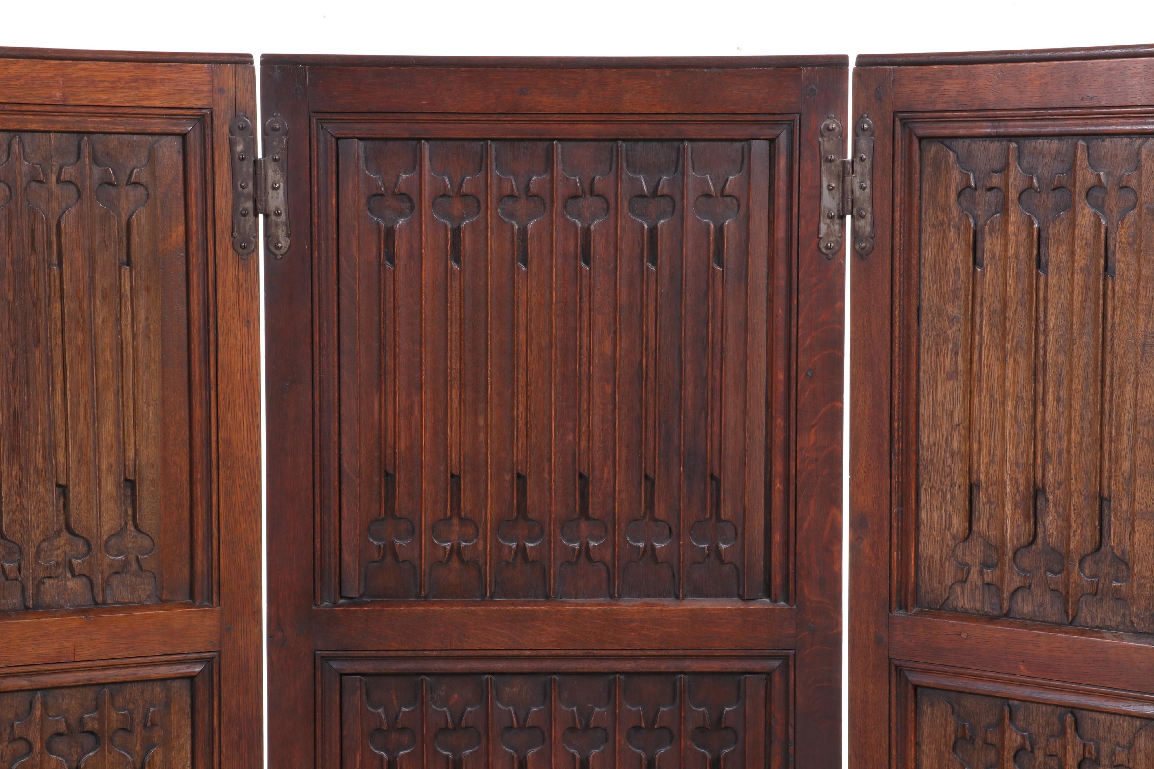 Oak Linen-Fold Carved Three-Panel Screen, 1920s