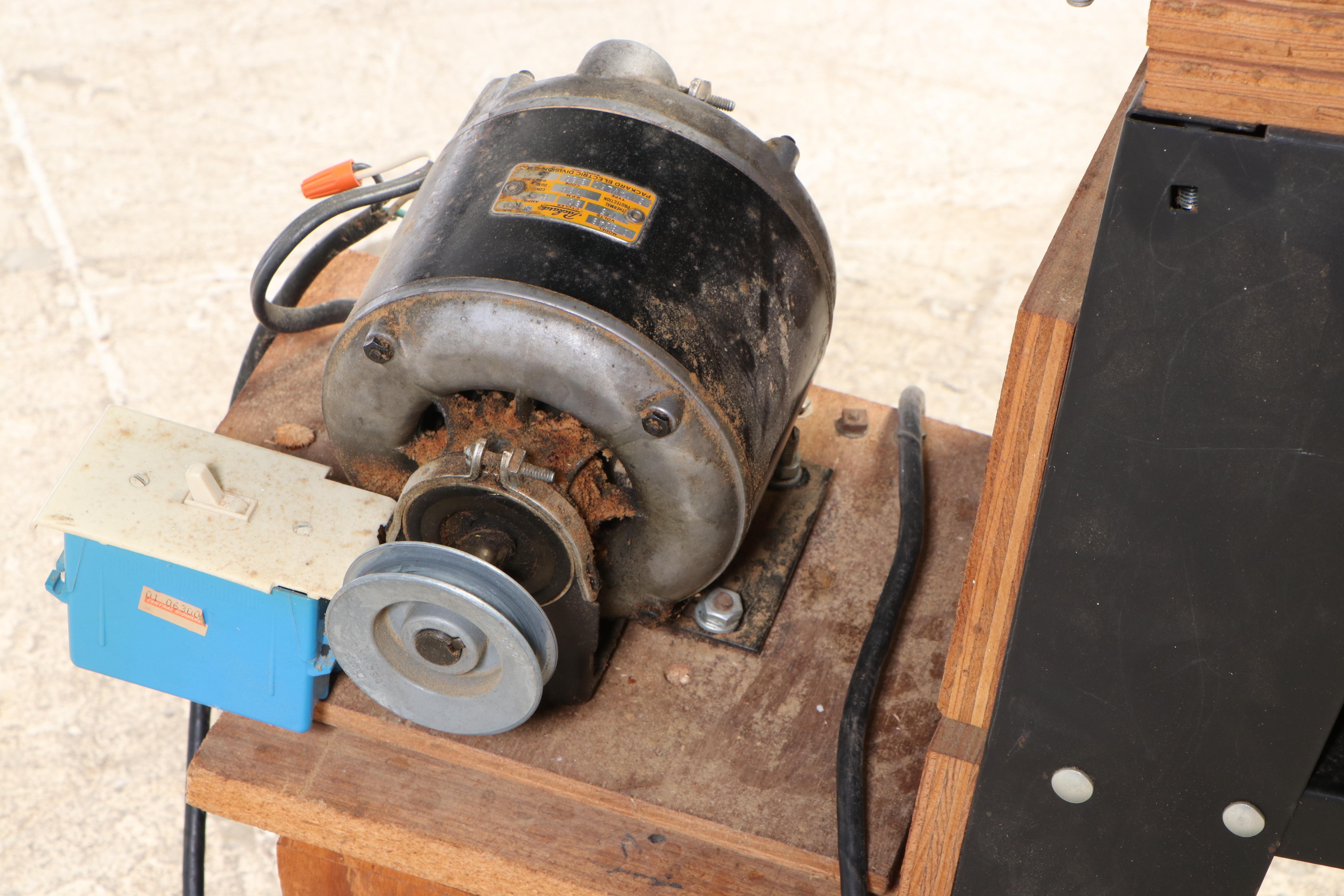 Duracraft Wood Lathe Stand with Electric Lathe and Eight Chisels