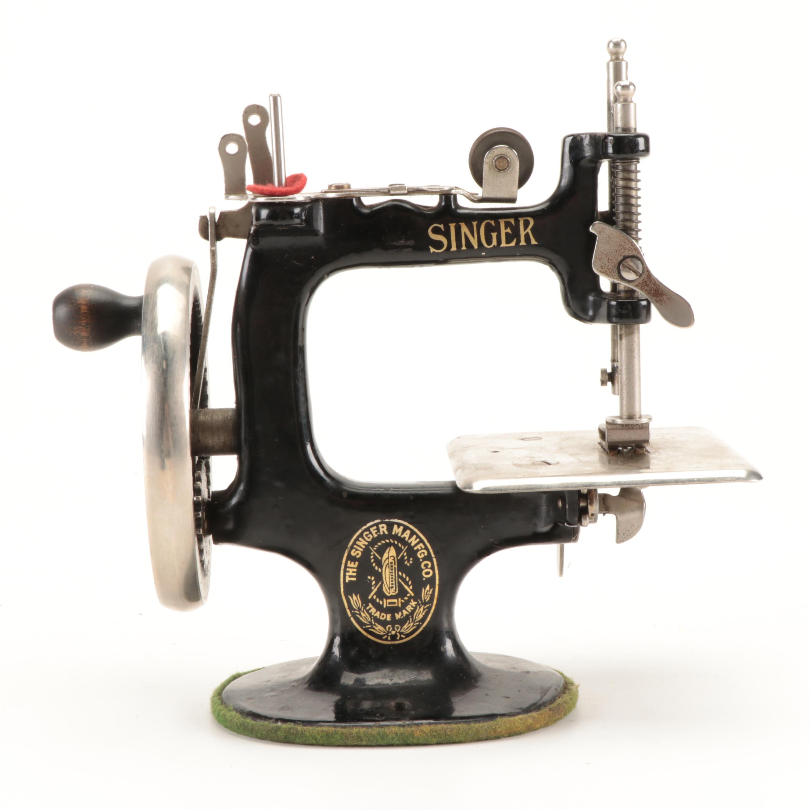 Singer Miniature Hand-Crank Toy Sewing Machine, Early to Mid-20th C.
