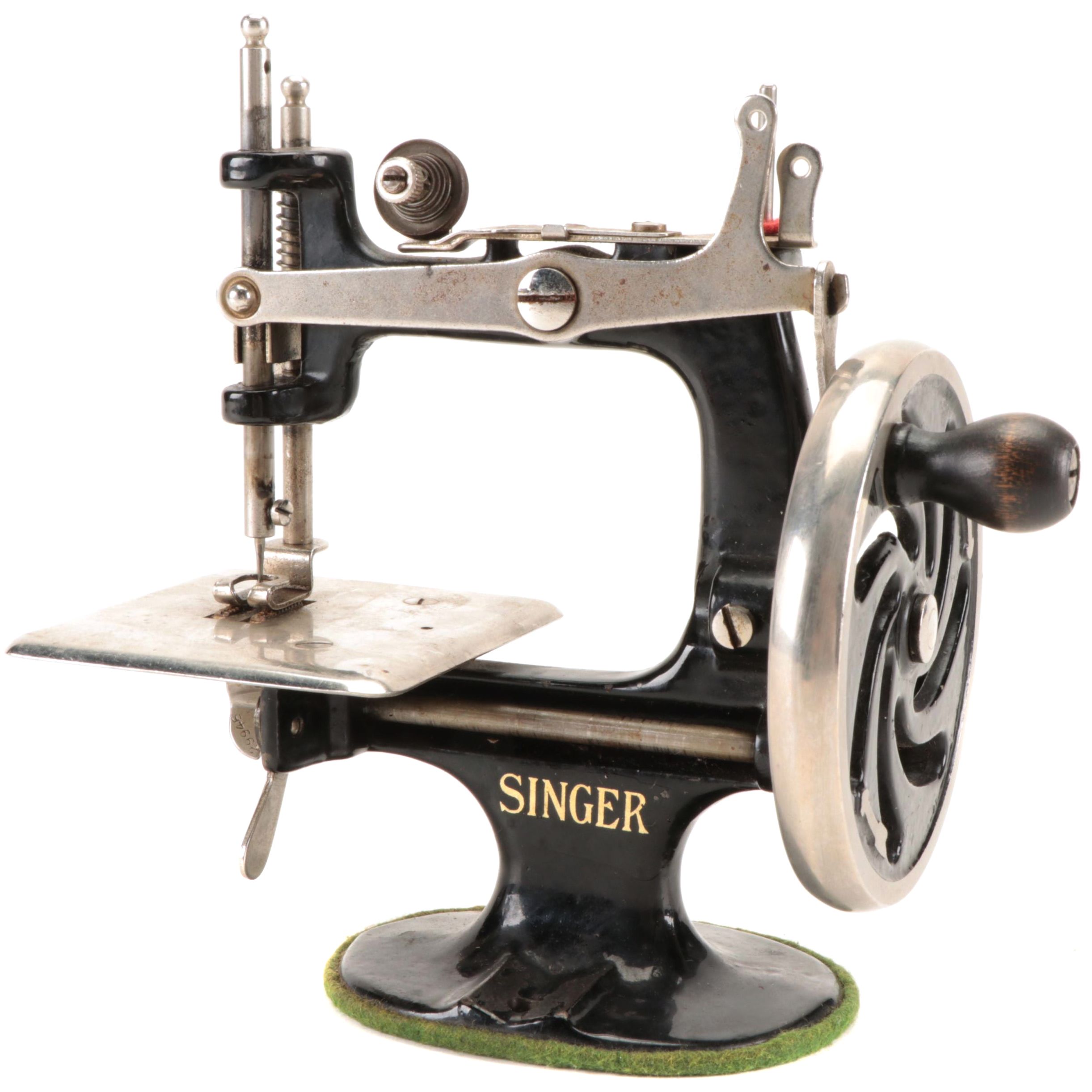 Singer Miniature Hand-Crank Toy Sewing Machine, Early to Mid-20th C.