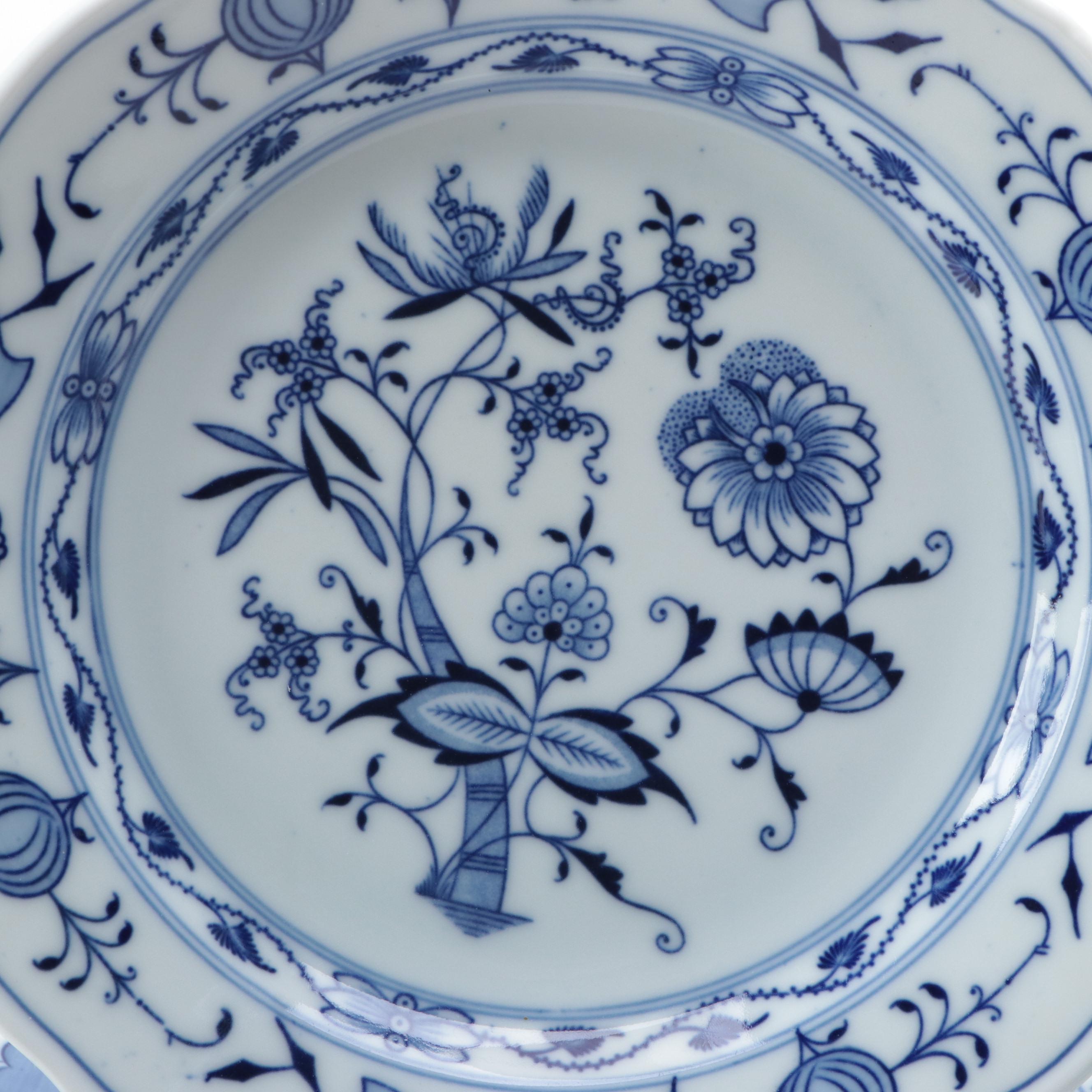 Meissen "Blue Onion" Porcelain Dinner Plates, Early to Mid-20th Century