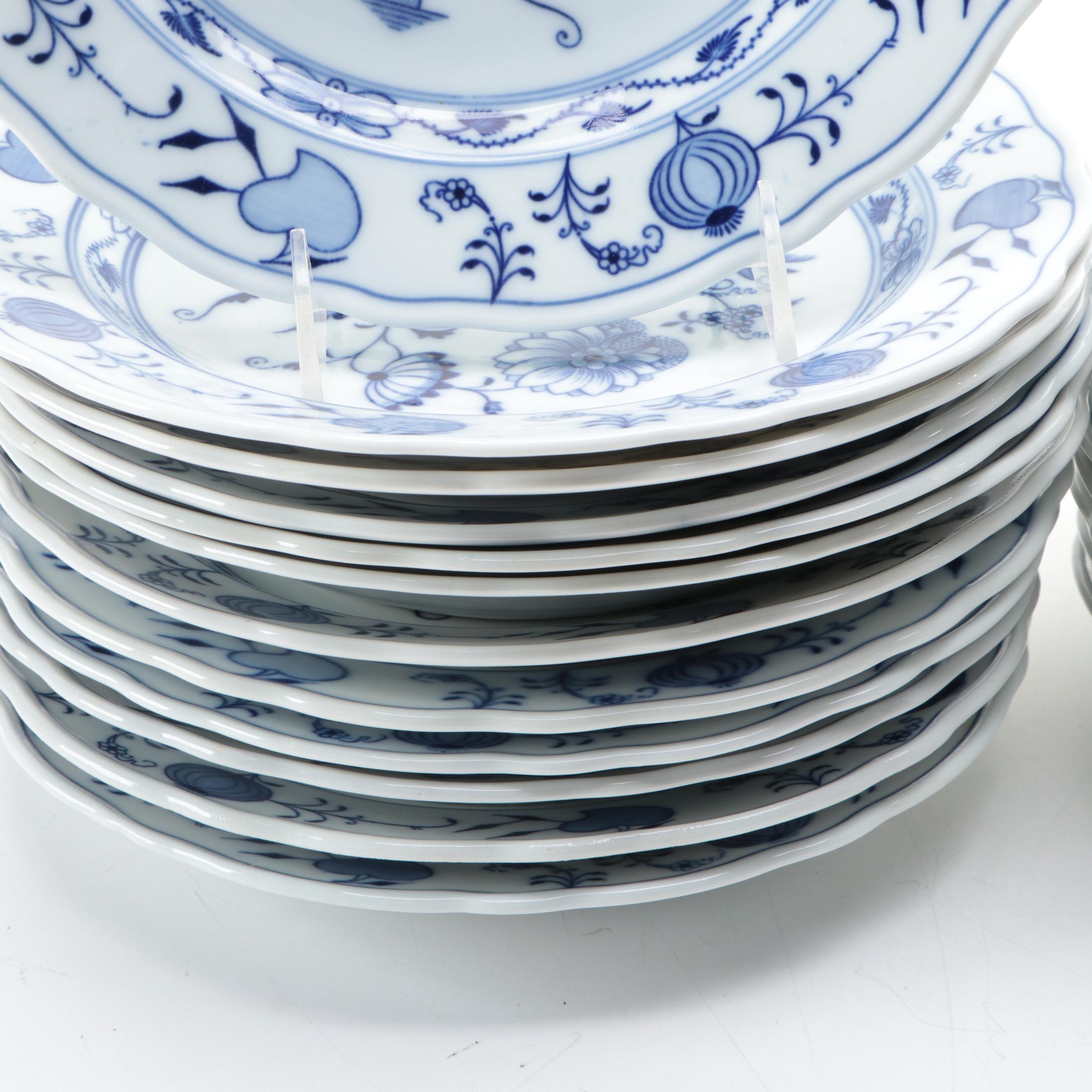 Meissen "Blue Onion" Porcelain Dinner Plates, Early to Mid-20th Century