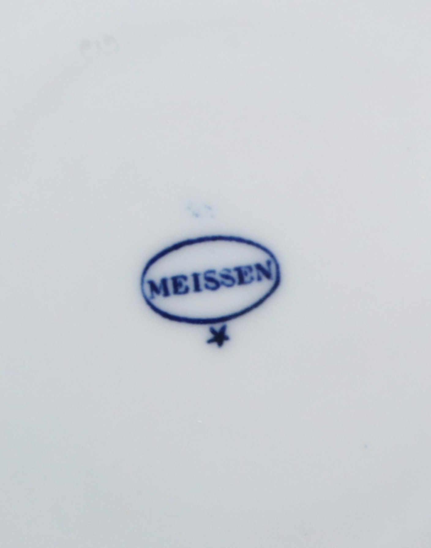 Meissen "Blue Onion" Porcelain Dinner Plates, Early to Mid-20th Century