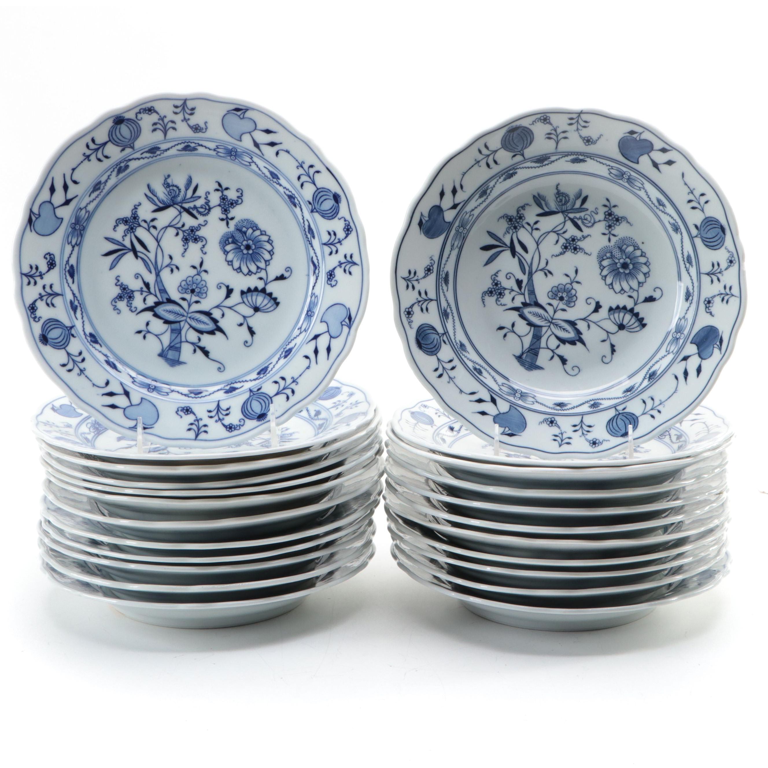 Meissen "Blue Onion" Porcelain Dinner Plates, Early to Mid-20th Century