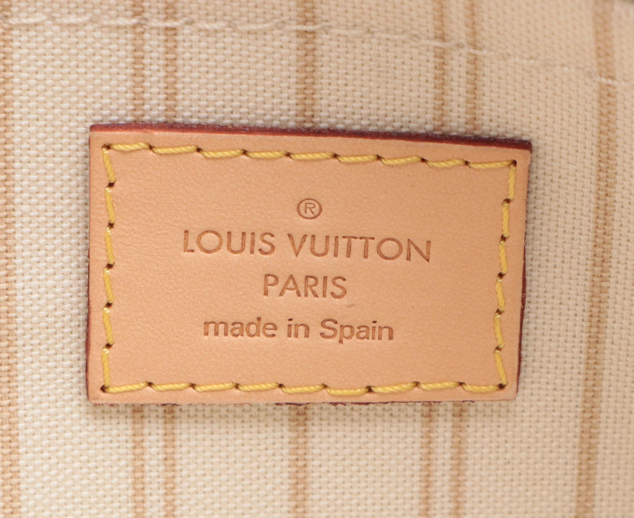 Louis Vuitton Neverfull Pochette in Damier Azur Canvas