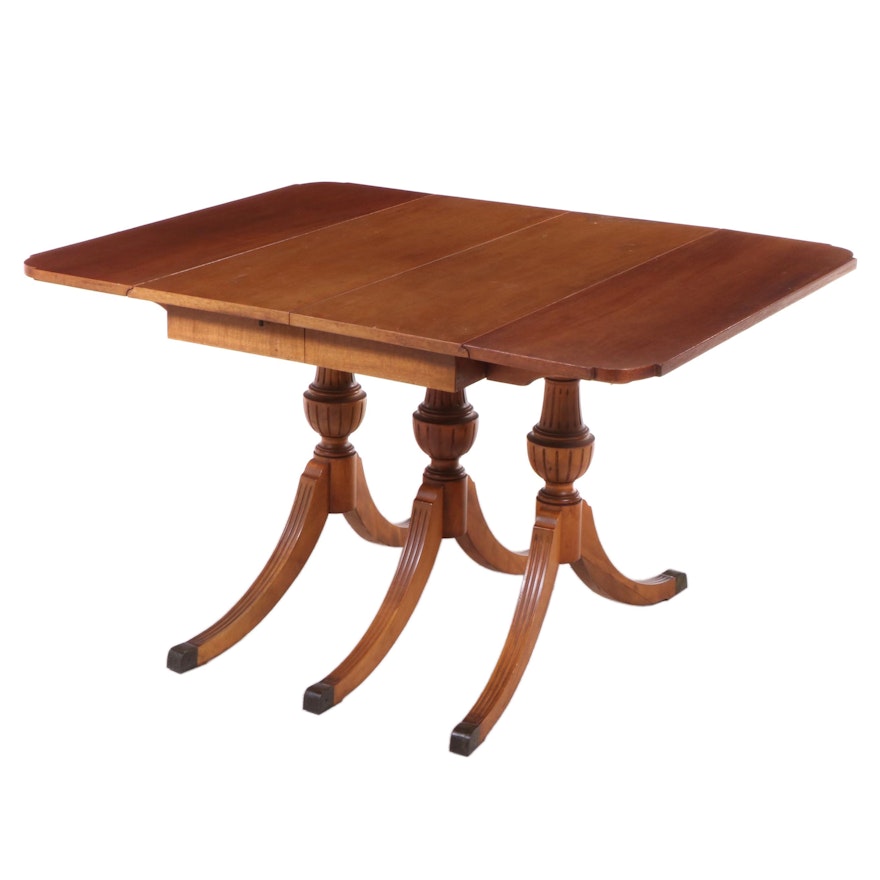 Federal Style Mahogany Drop-Leaf Extension Dining Table, 20th Century