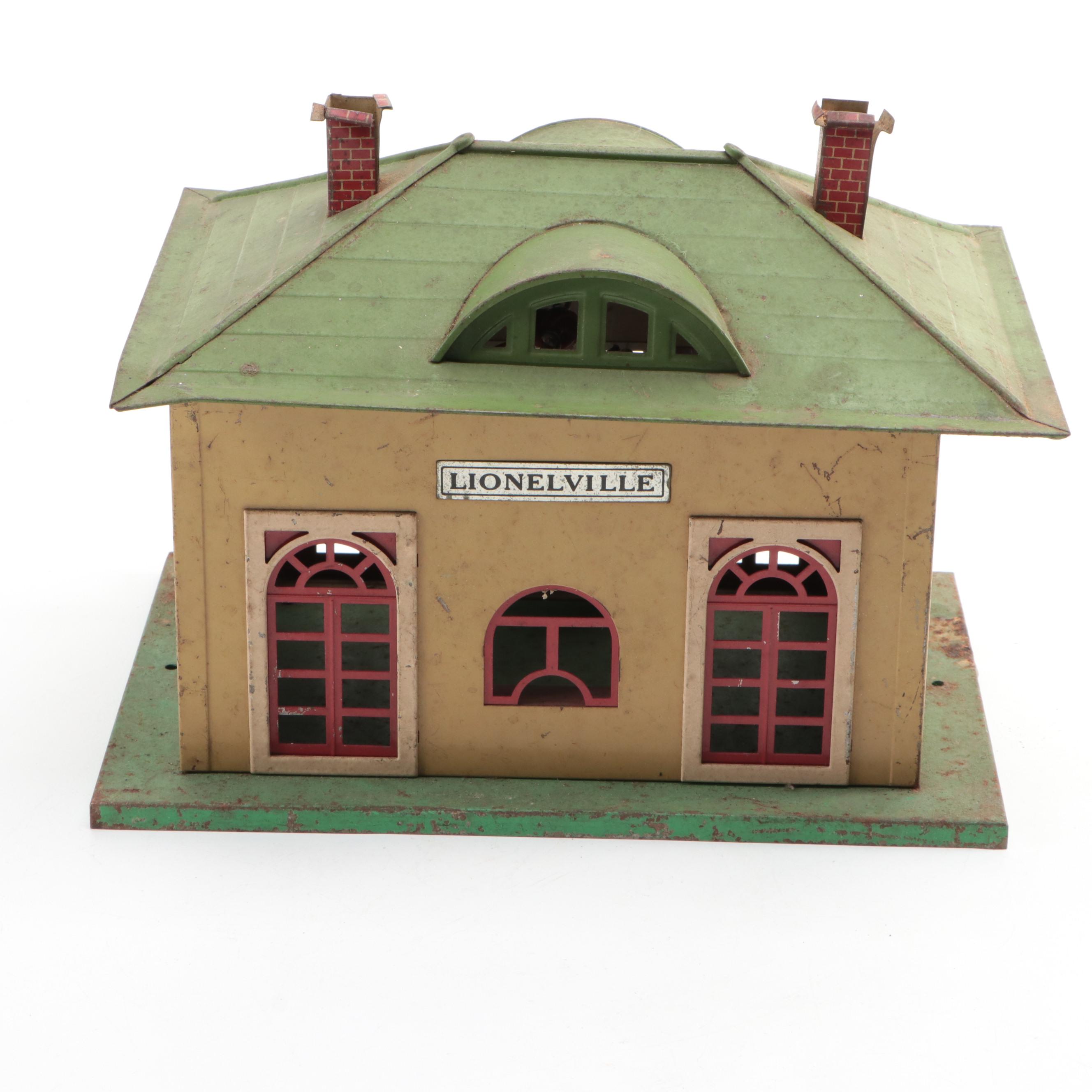 Lionel No.126 Station with Other Operating Accessories, Mid to Late 10th Century