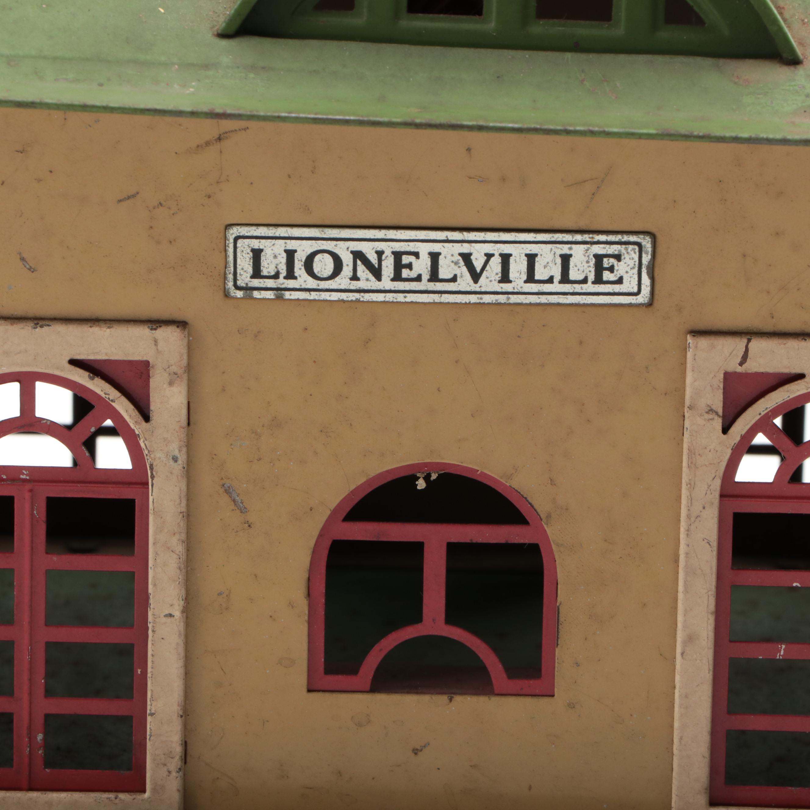 Lionel No.126 Station with Other Operating Accessories, Mid to Late 10th Century