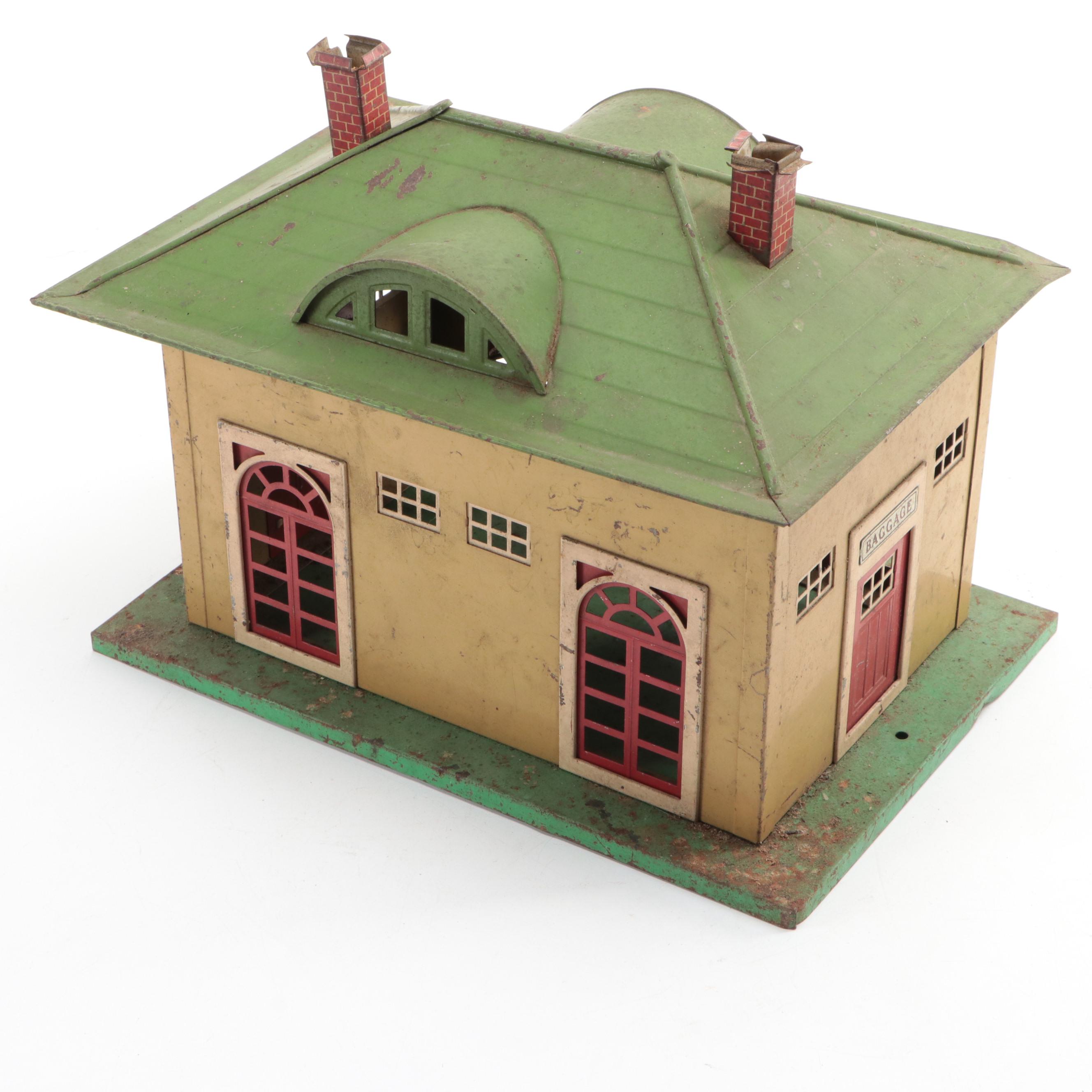 Lionel No.126 Station with Other Operating Accessories, Mid to Late 10th Century