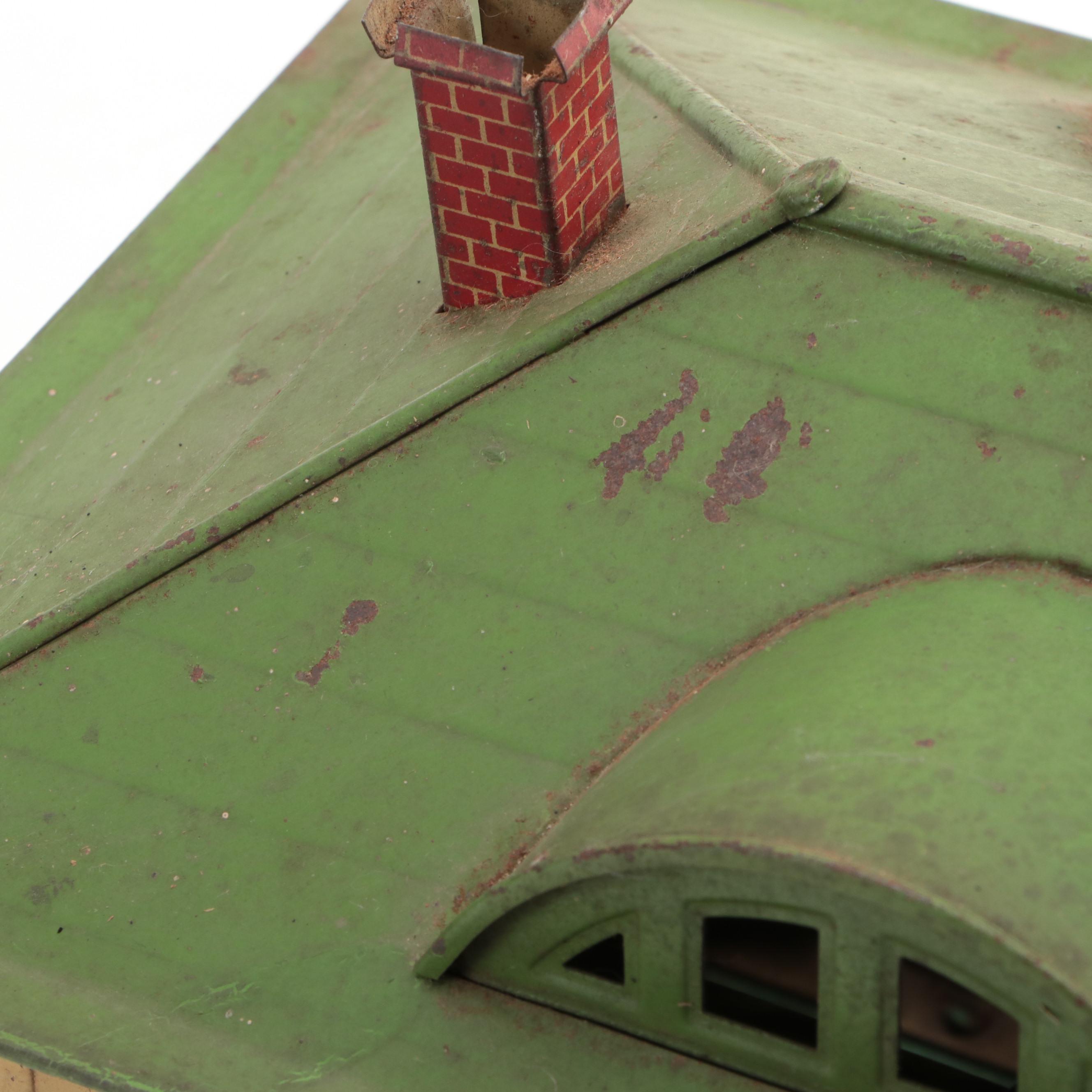 Lionel No.126 Station with Other Operating Accessories, Mid to Late 10th Century