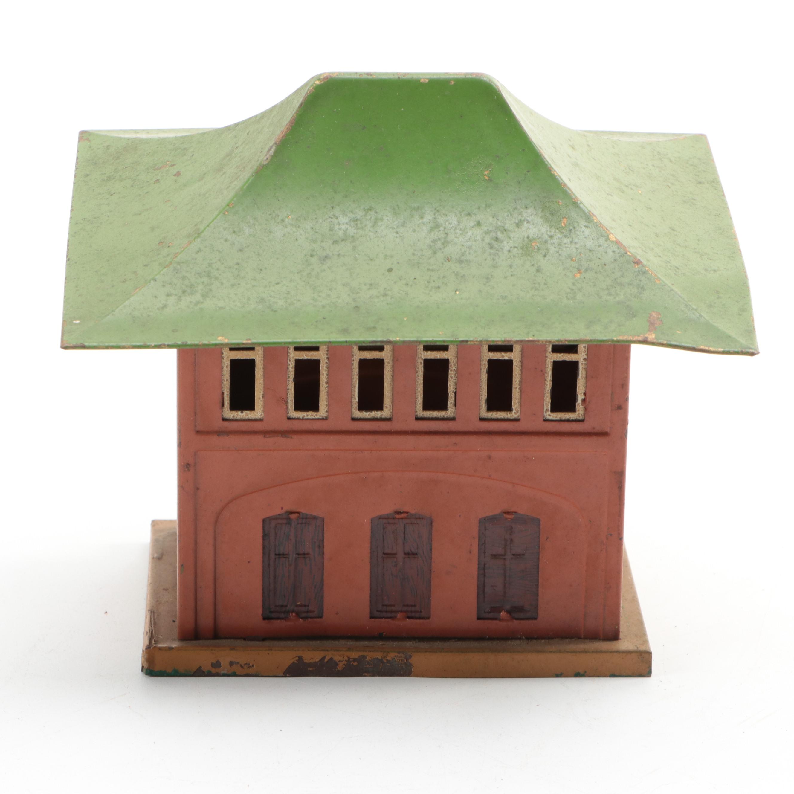 Lionel No.126 Station with Other Operating Accessories, Mid to Late 10th Century