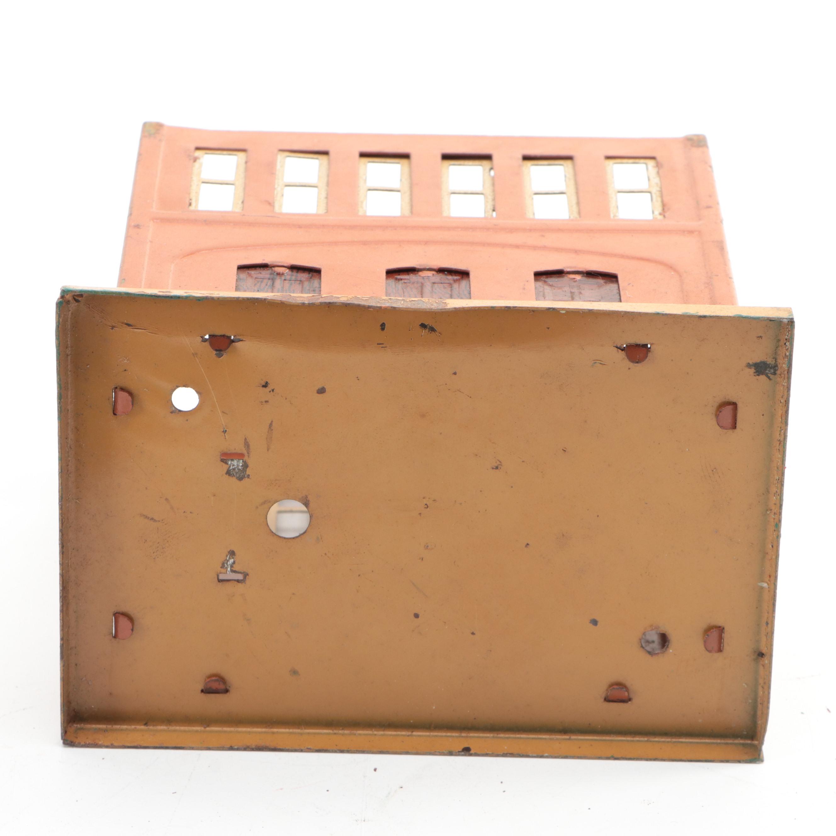 Lionel No.126 Station with Other Operating Accessories, Mid to Late 10th Century