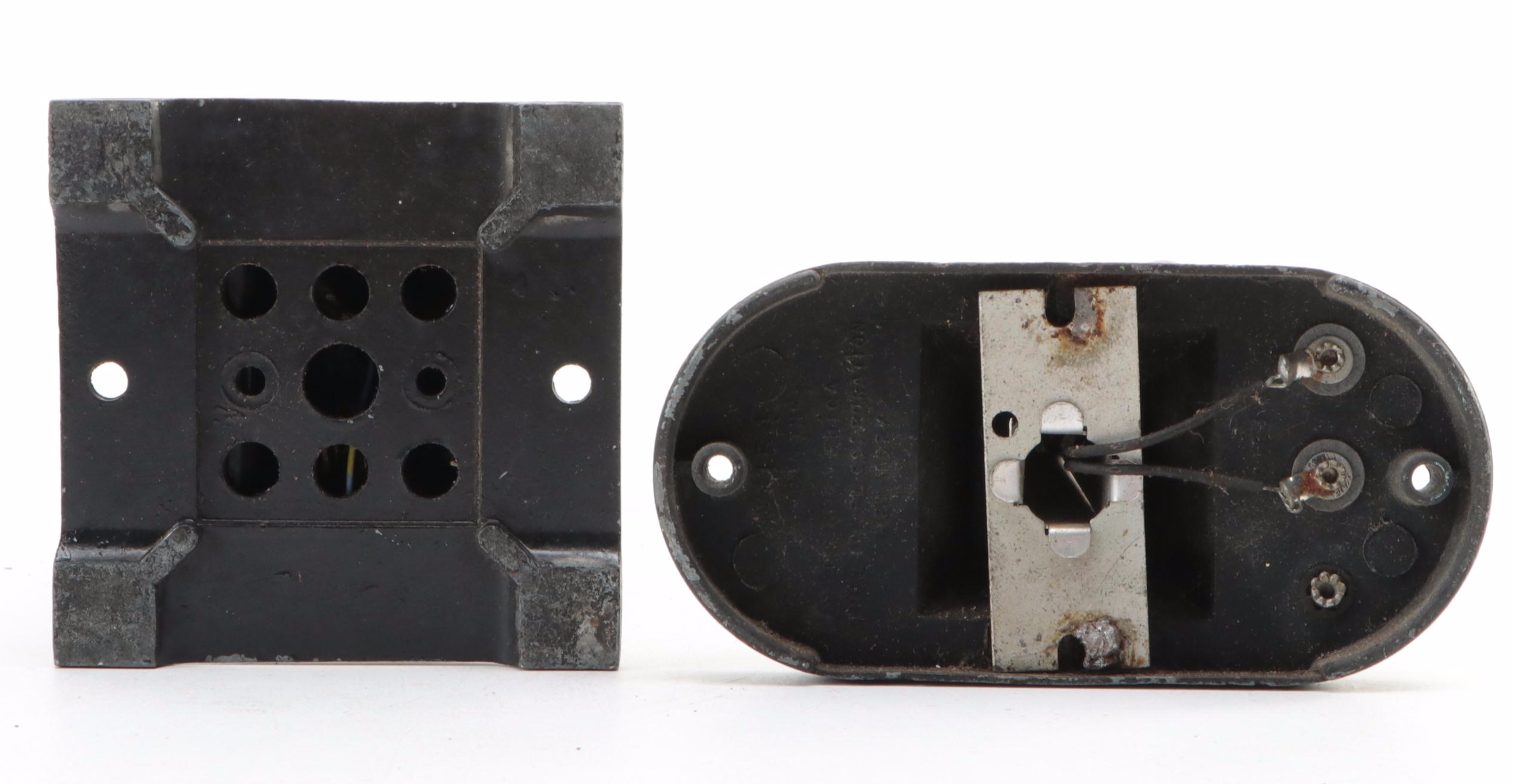 Lionel No.126 Station with Other Operating Accessories, Mid to Late 10th Century