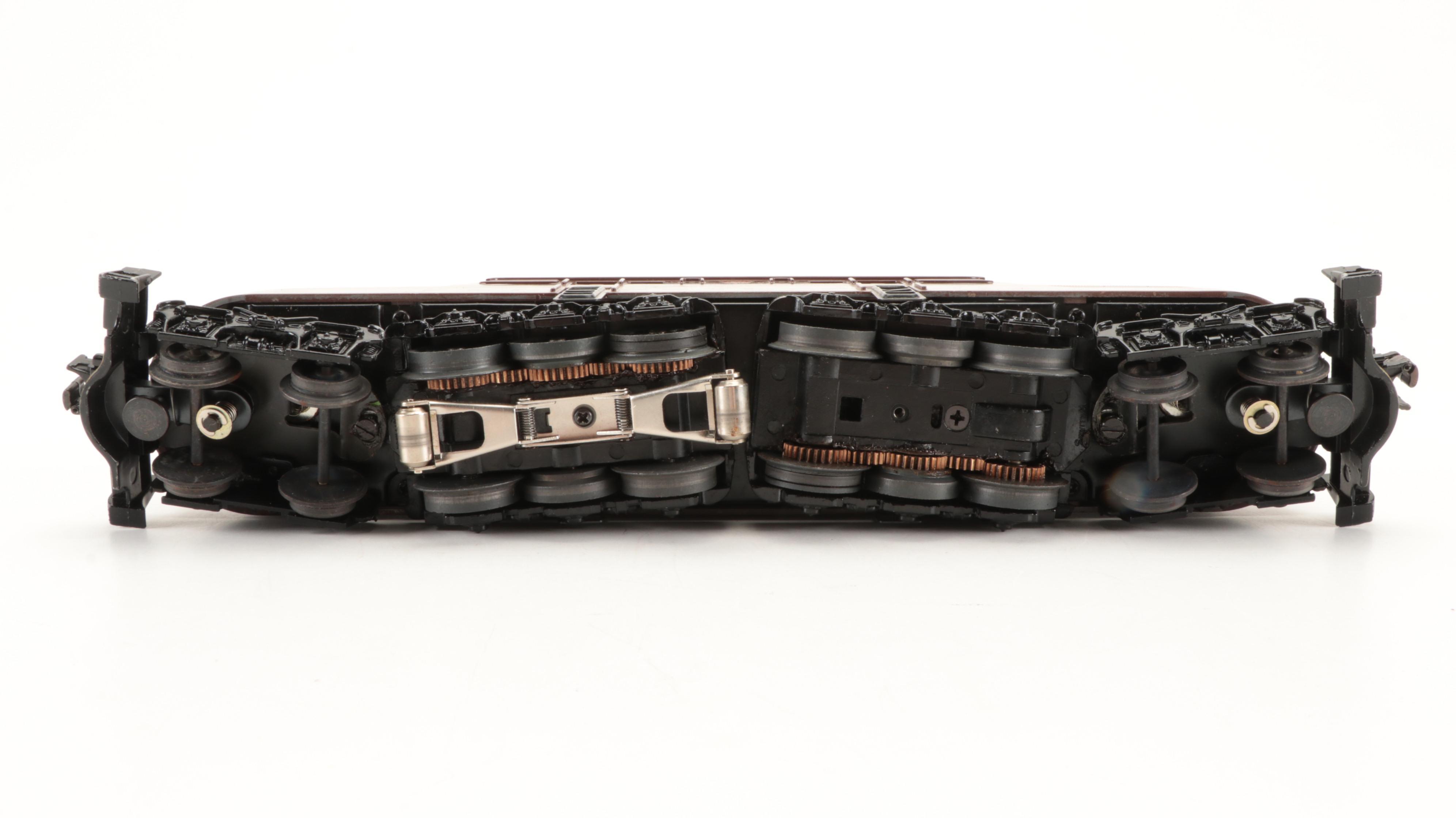 Broadway Limited 4816 GG1 Locomotive with Lionel Station Platforms