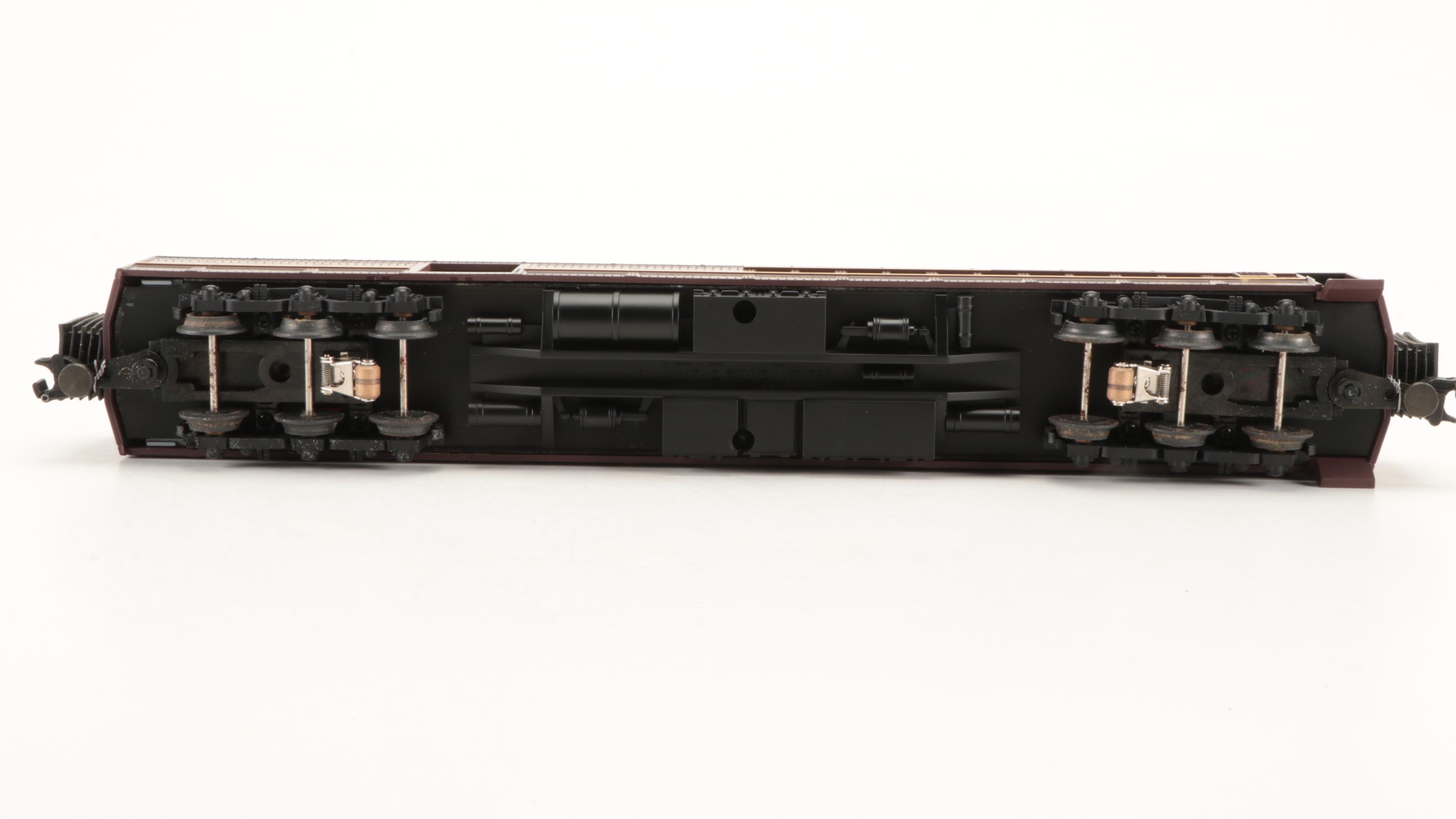 Broadway Limited 4816 GG1 Locomotive with Lionel Station Platforms