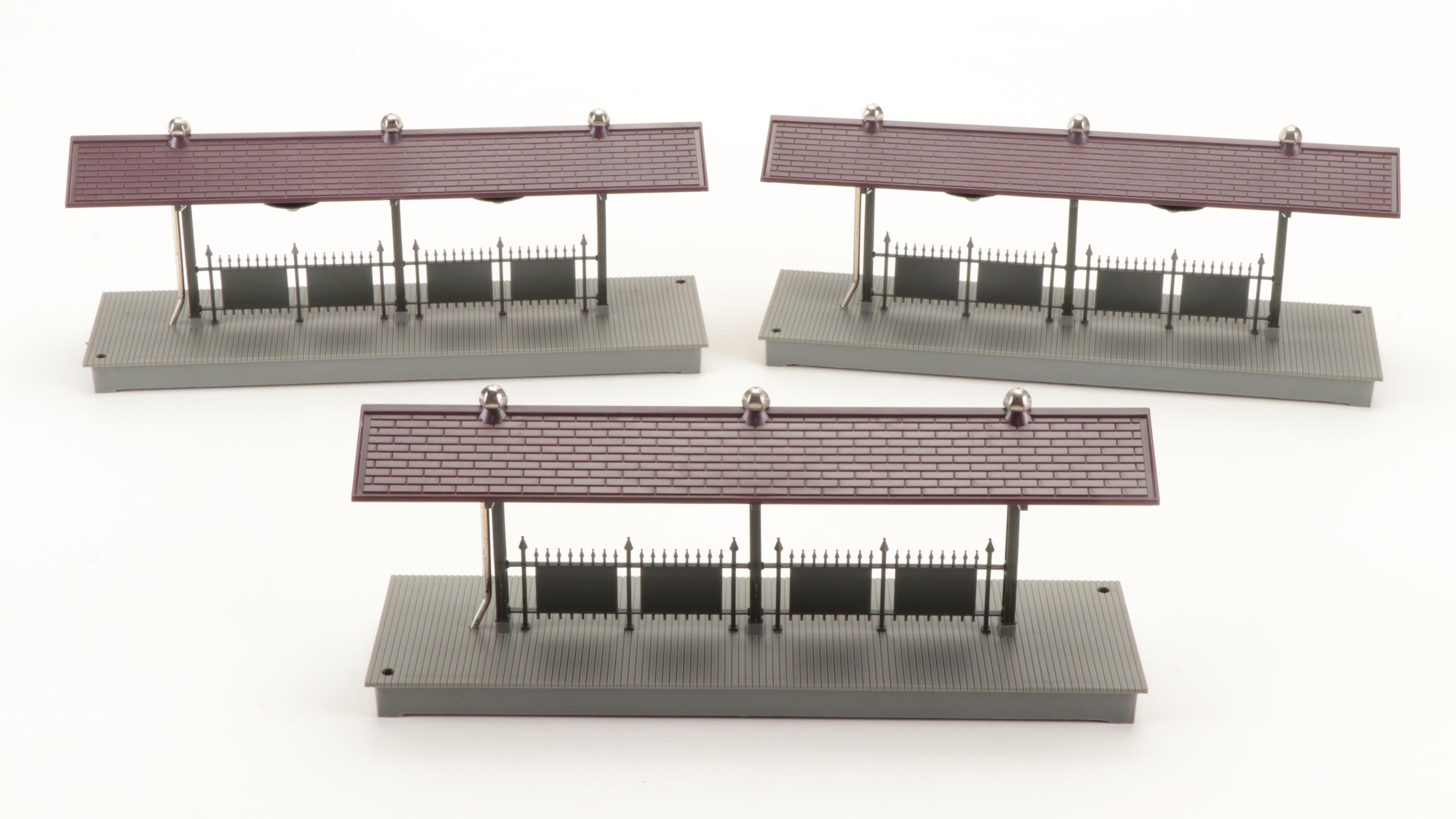 Broadway Limited 4816 GG1 Locomotive with Lionel Station Platforms