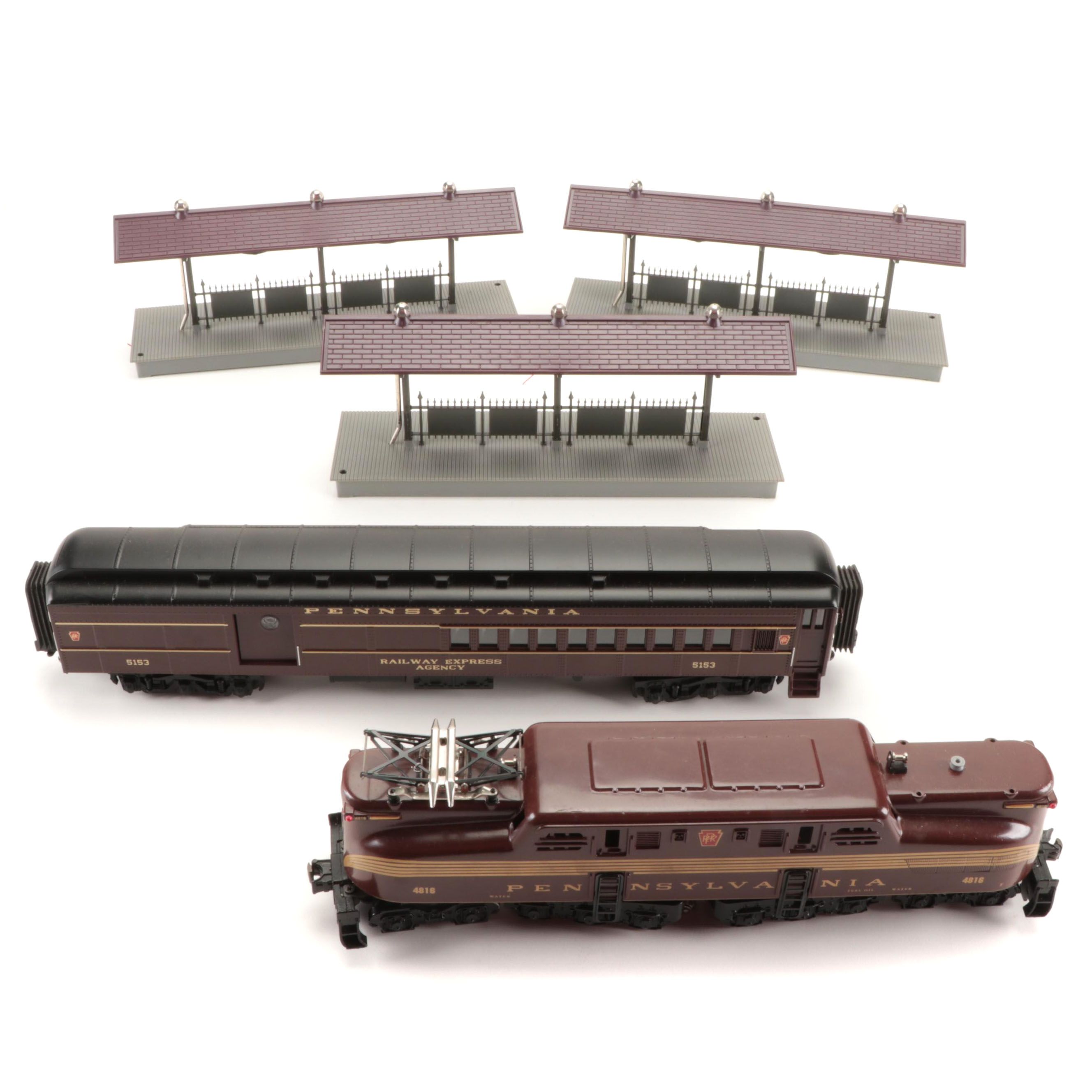 Broadway Limited 4816 GG1 Locomotive with Lionel Station Platforms