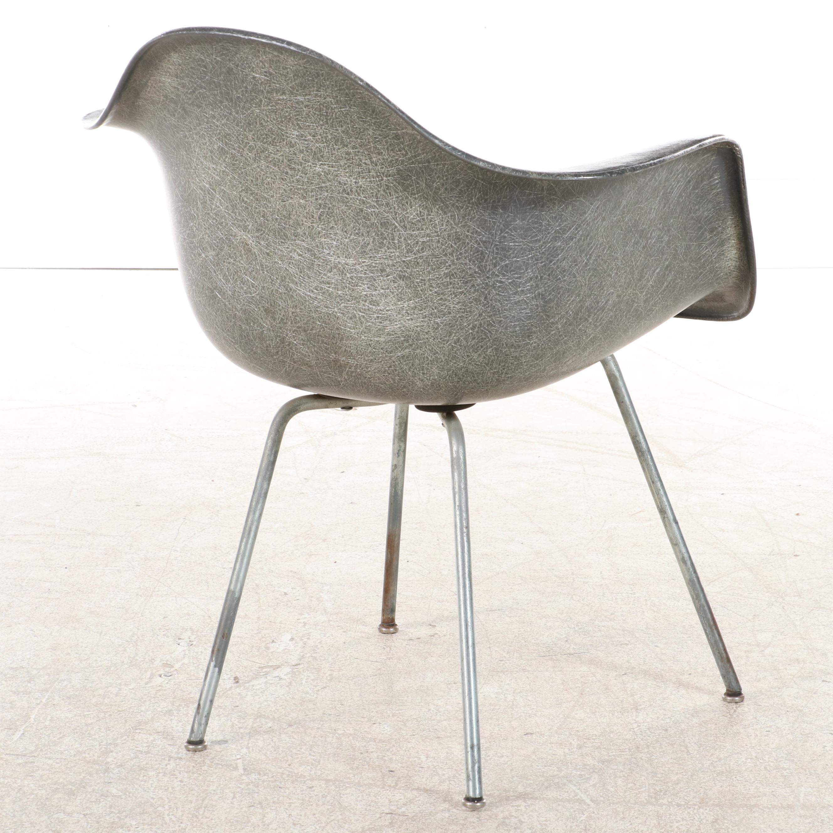 Charles Eames for Herman Miller Zenith Plastics Rope-Edge Fiberglass Shell Chair