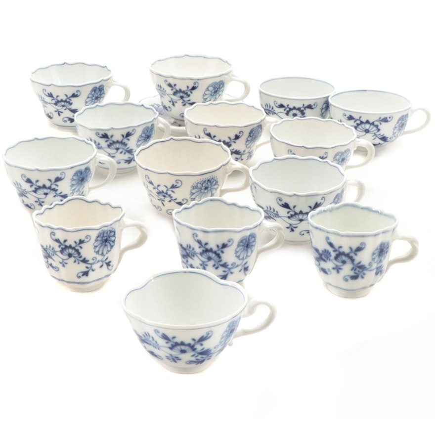 Meissen "Blue Onion" Porcelain Teacups, Demitasse Cups, and Saucer, Early 20th C