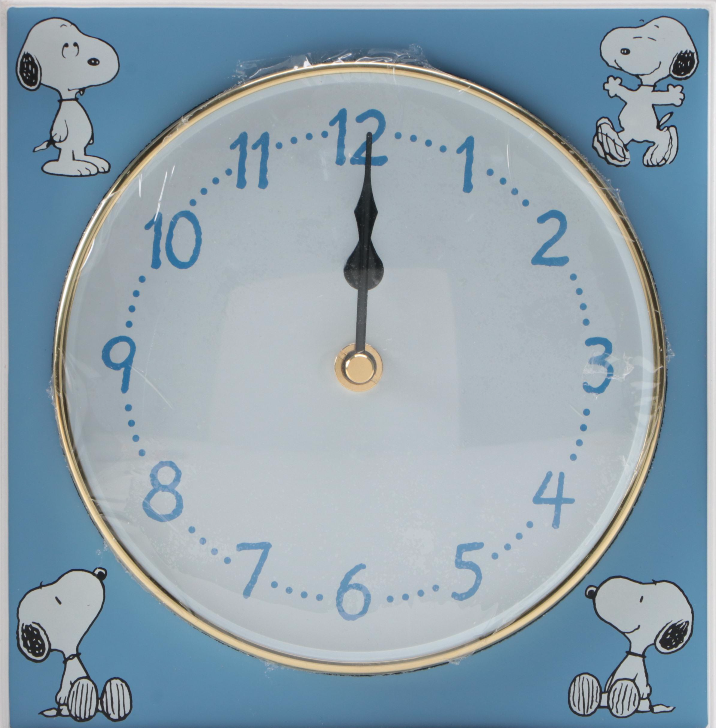 Danbury Mint Peanuted Battery Operated Wall Clock
