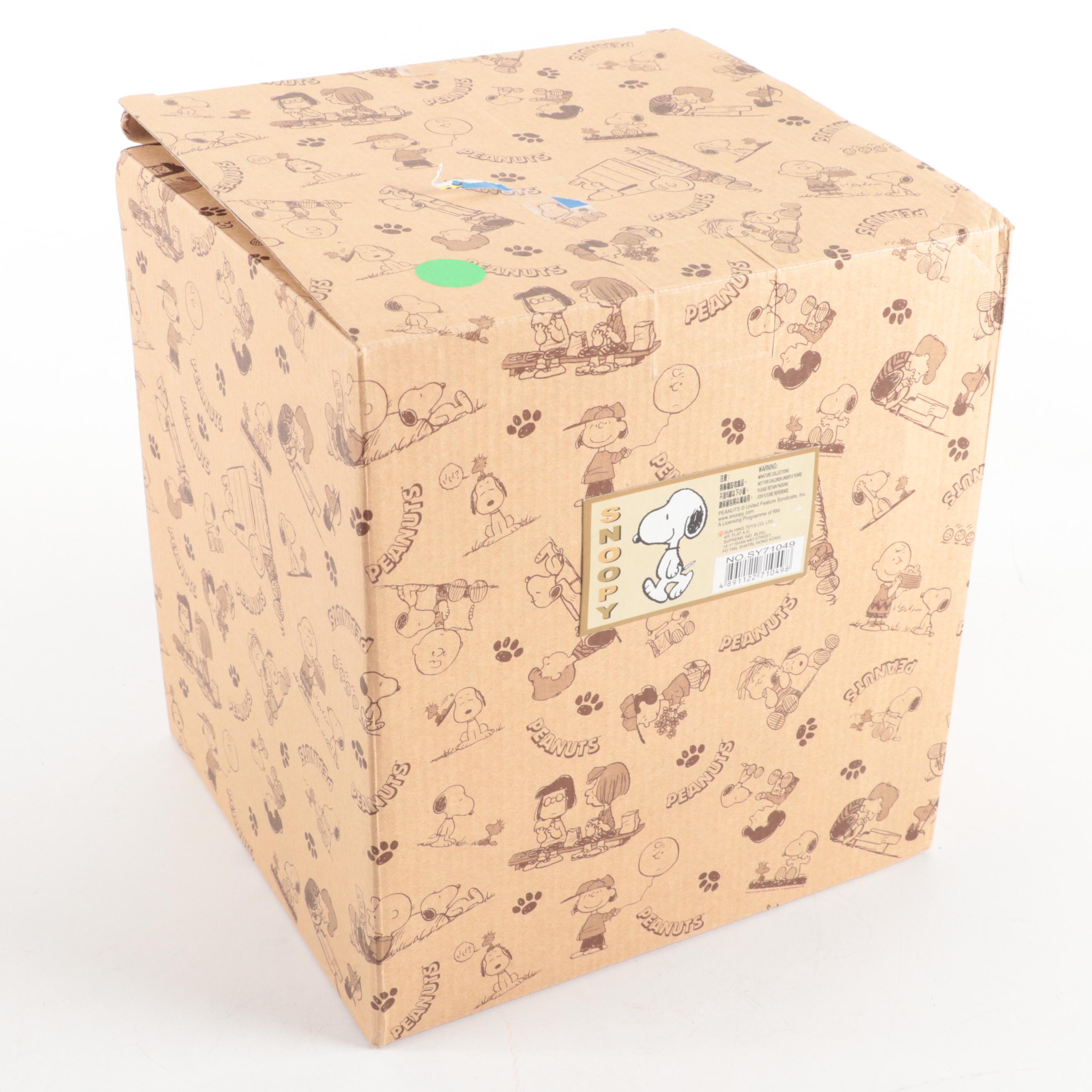 Sun Hing Toy Co. Peanuts Resin Chinese Boat Figurine