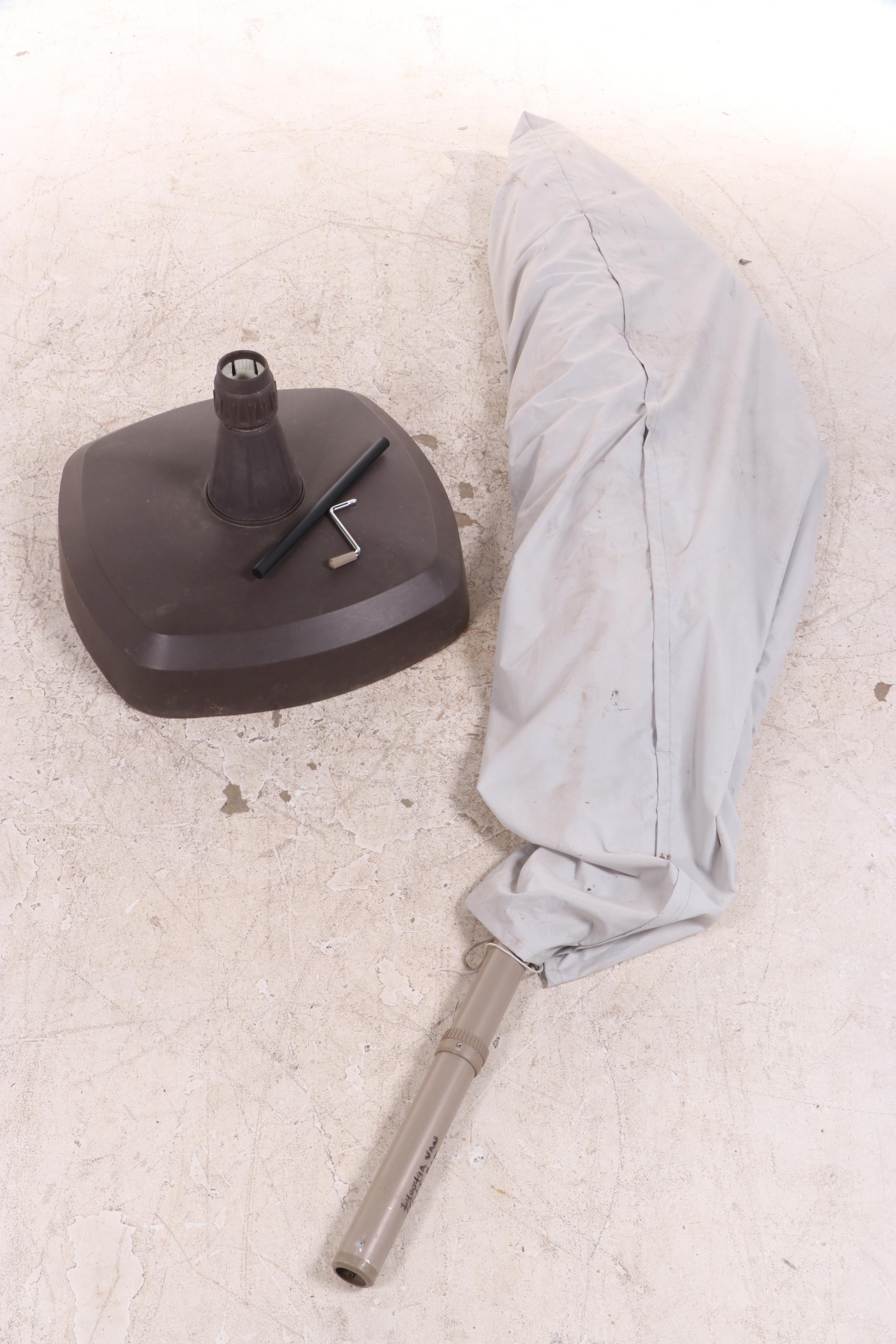 Frontgate O'Bravia Cantilever Patio Umbrella