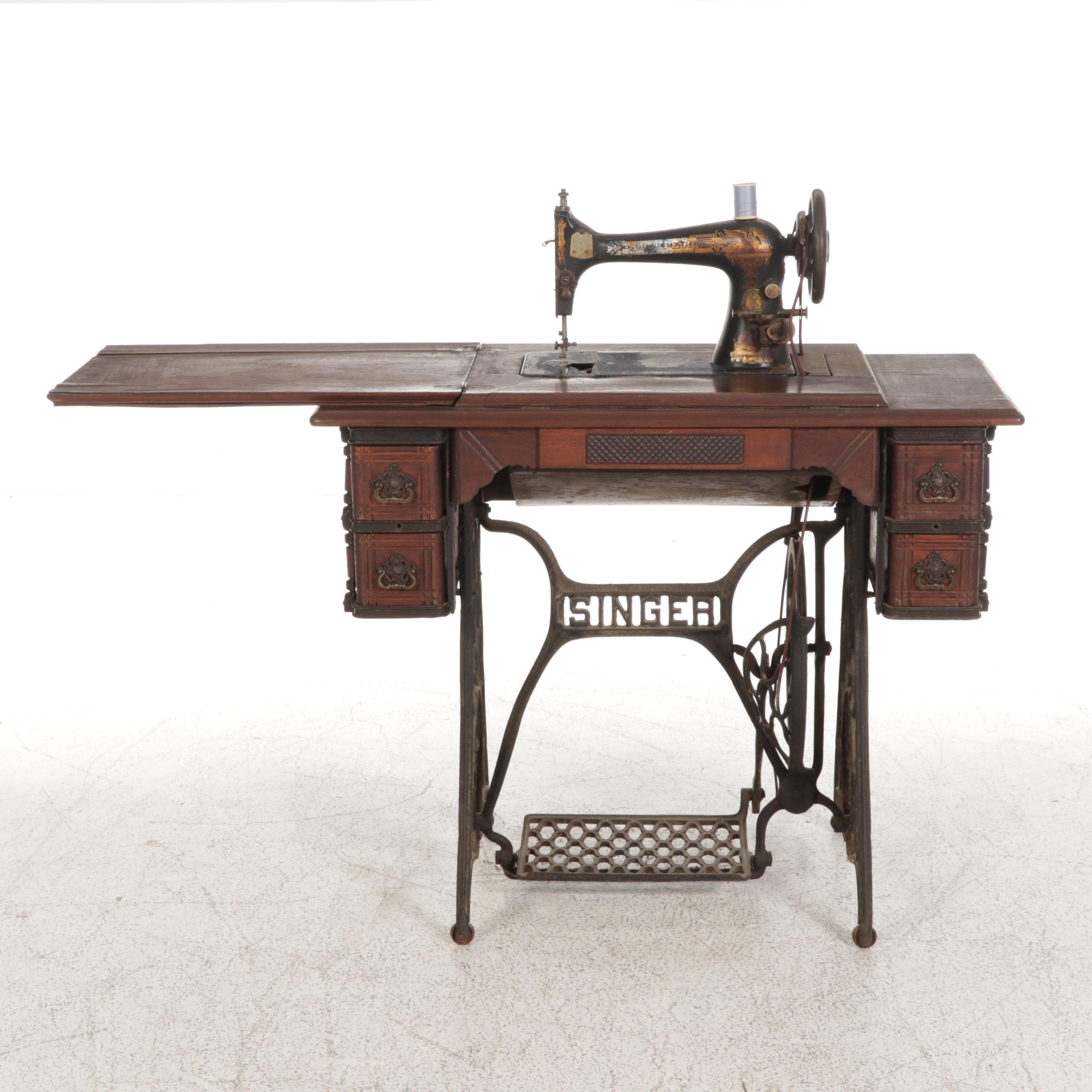 Singer Class 28 K Treadle Sewing Machine With Original Singer Cabinet No.3, 1901