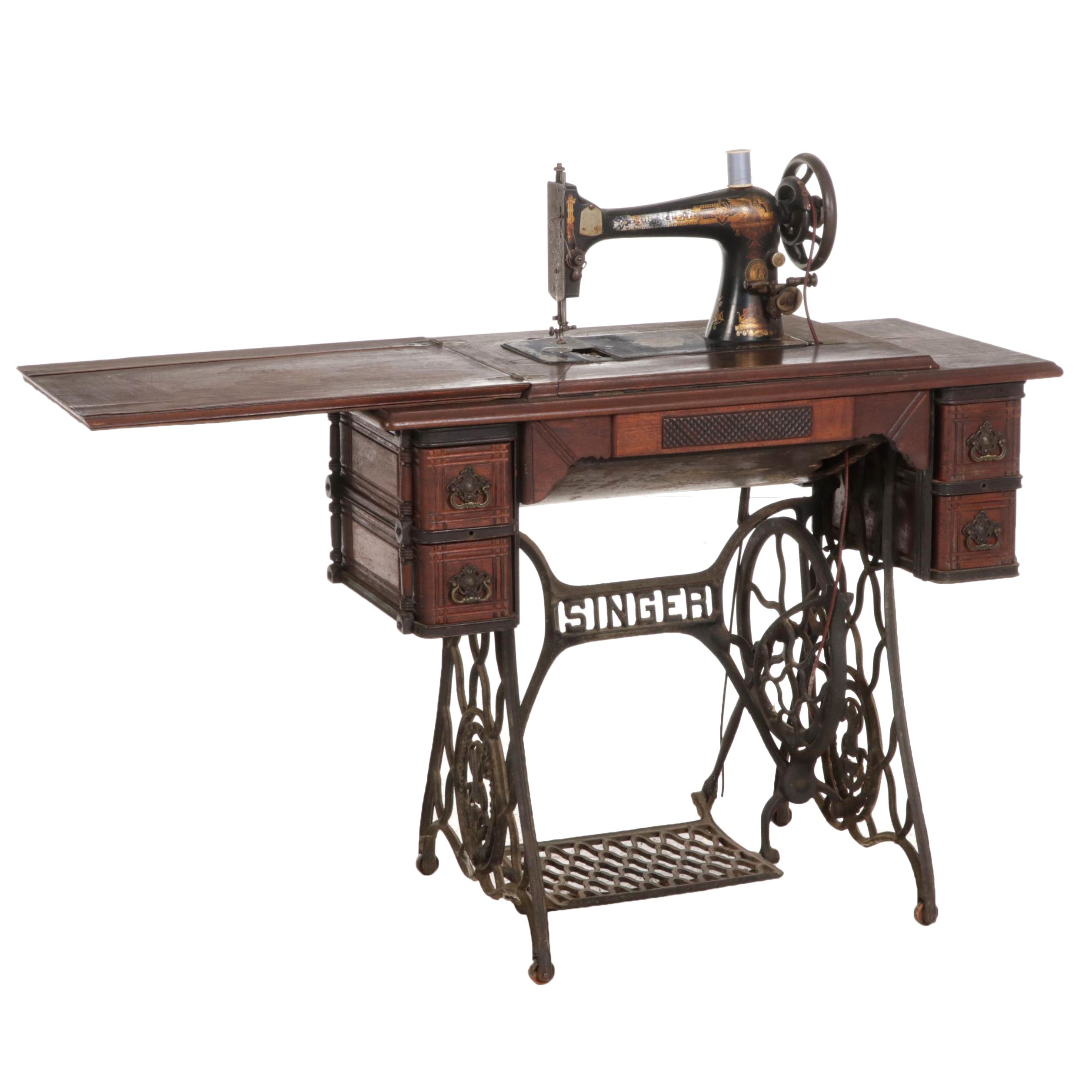 Singer Class 28 K Treadle Sewing Machine With Original Singer Cabinet No.3, 1901