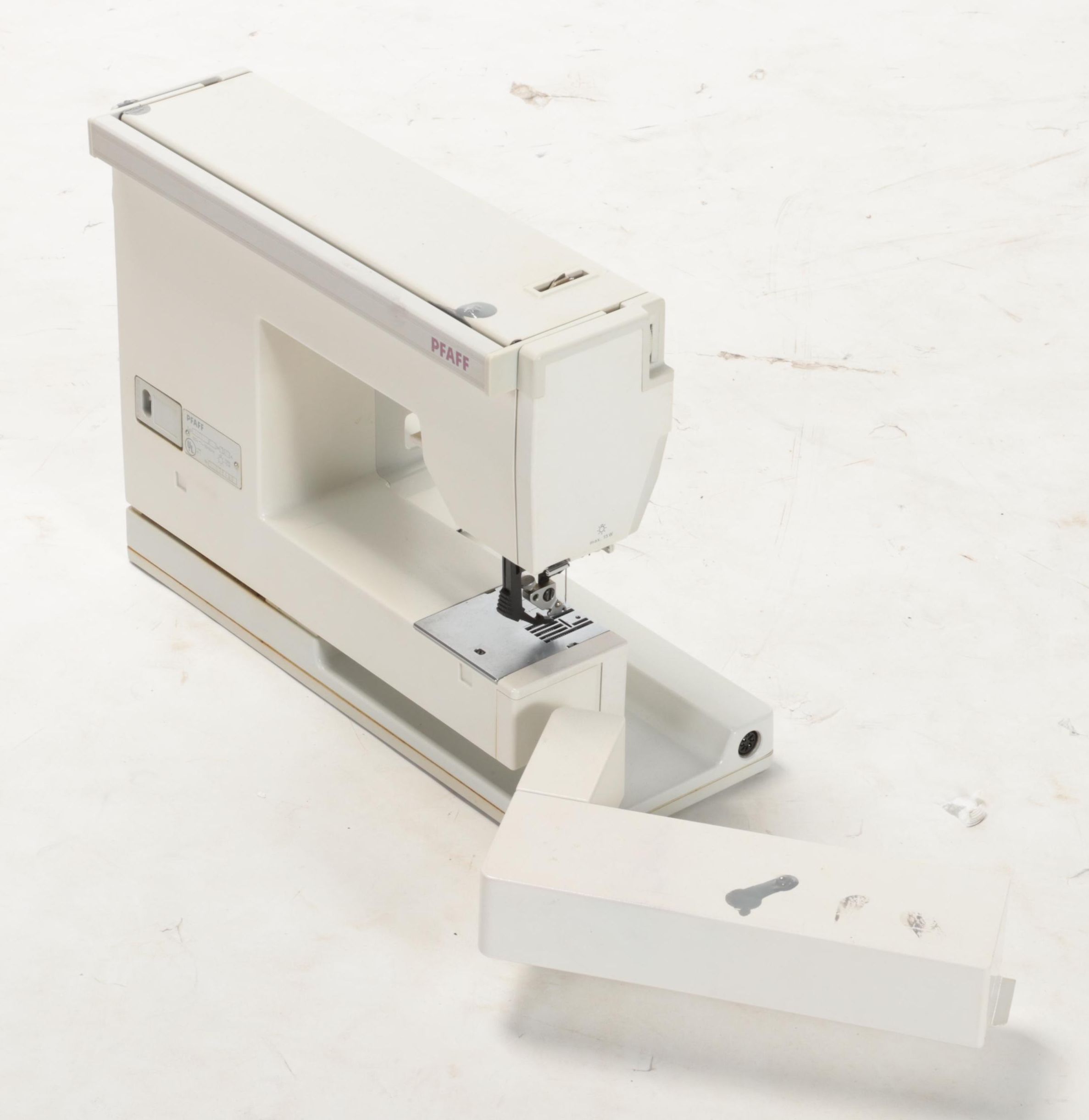 Pfaff Creative Programmable Sewing Machine with Case and Accessories