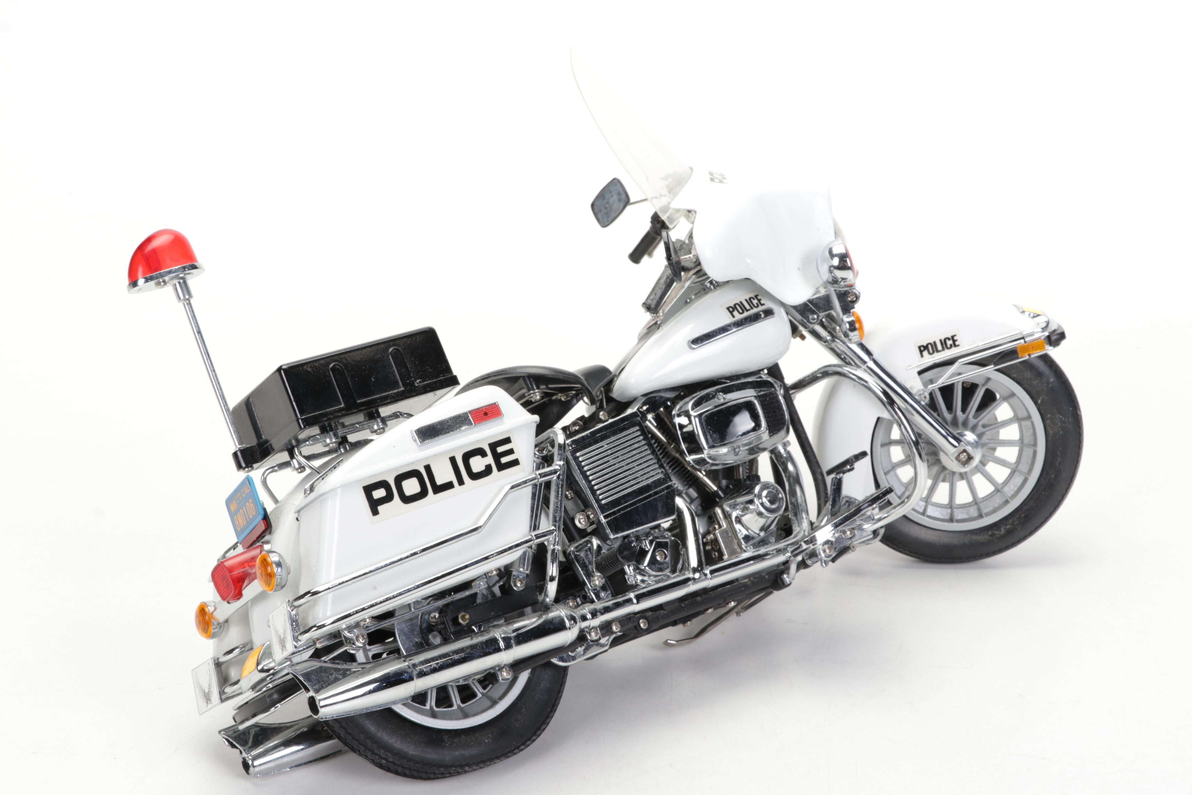 Maisto Premier Edition Mercedes-Benz SLS AMG 1/18 Diecast Car and Others