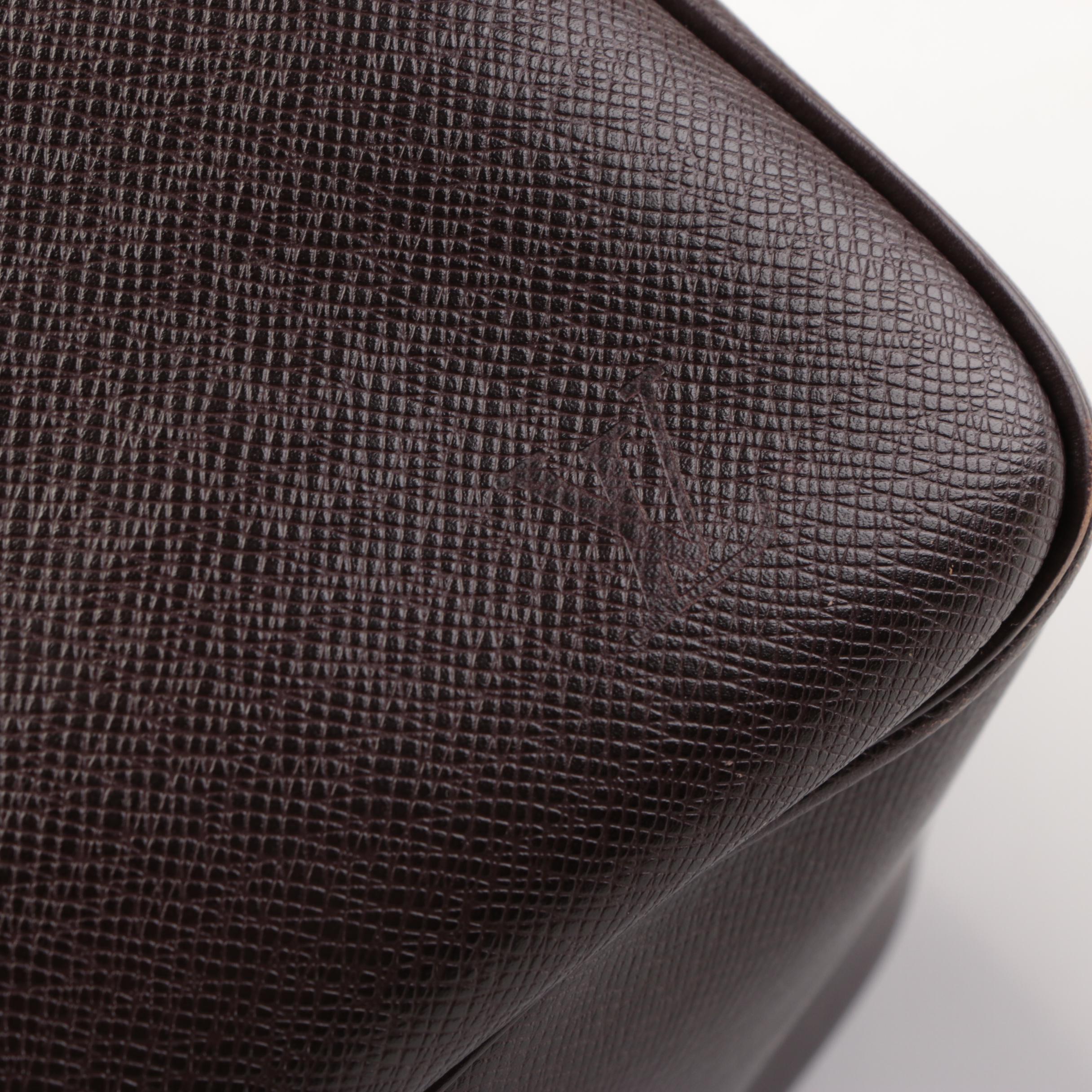 Louis Vuitton Kendall GM Travel Bag in Acajou Taïga Leather with Shoulder Strap