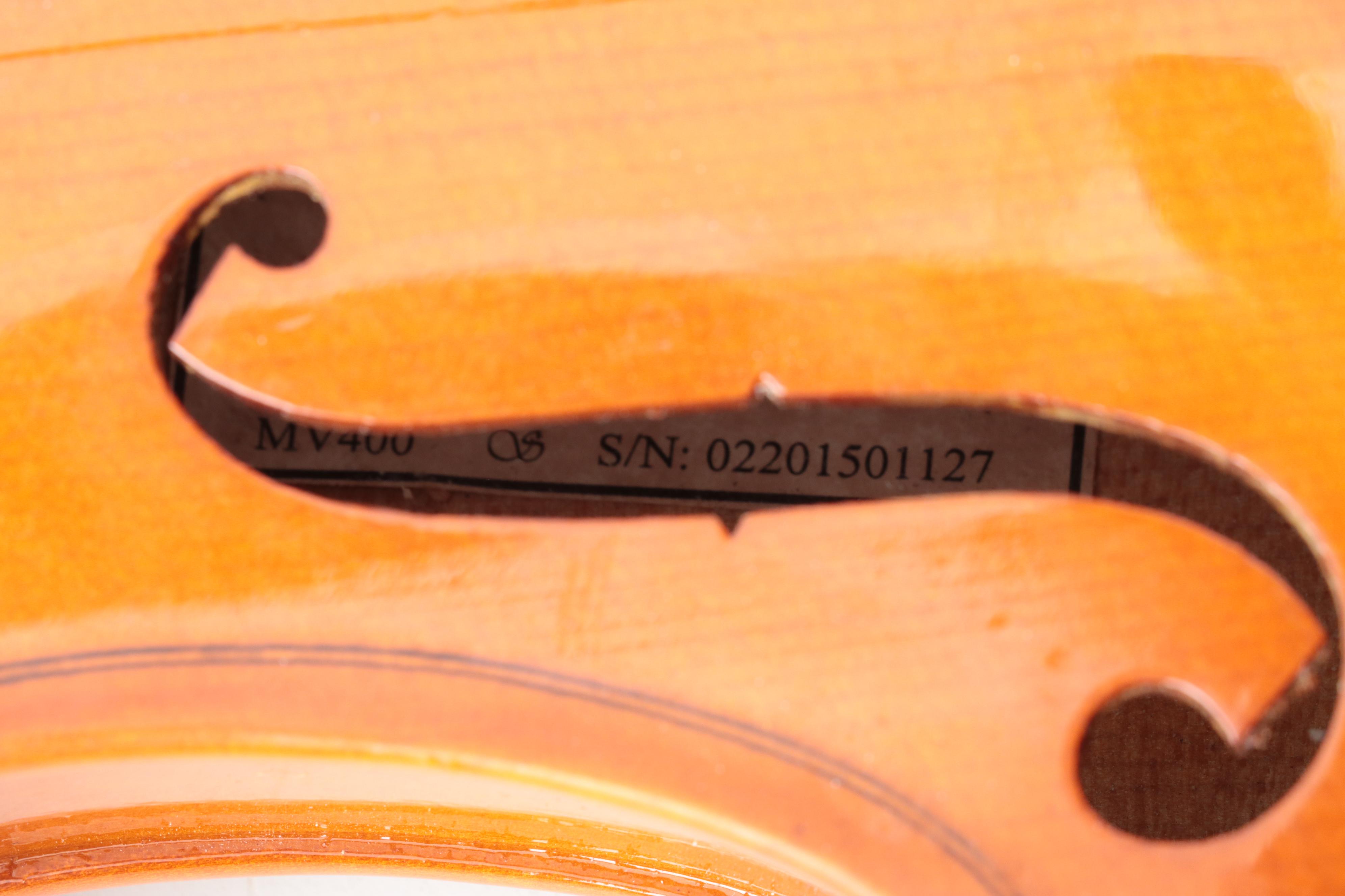 Mendini by Cecilio 4/4 Violin With Case and Bows