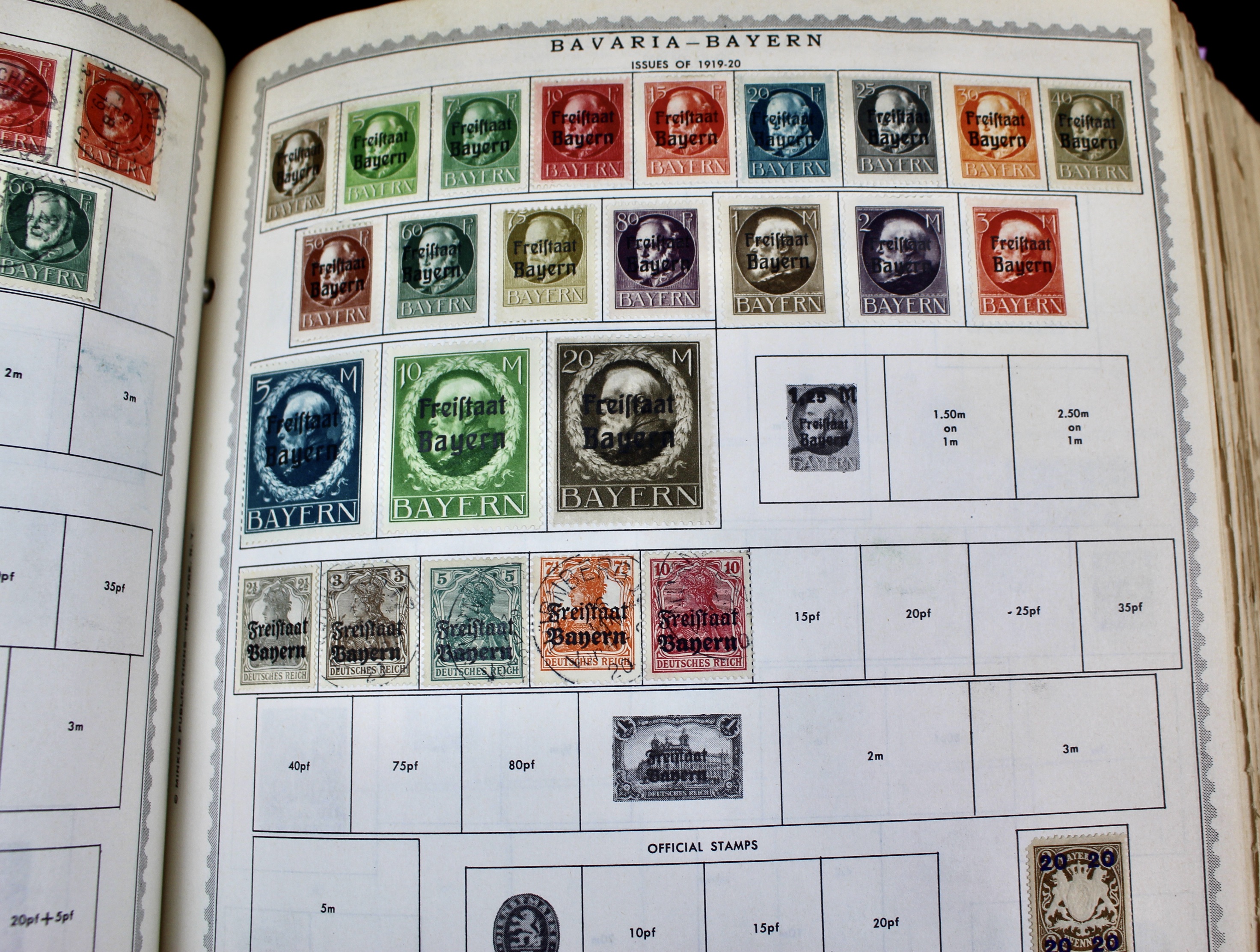 Minkus Master Global Stamp Album
