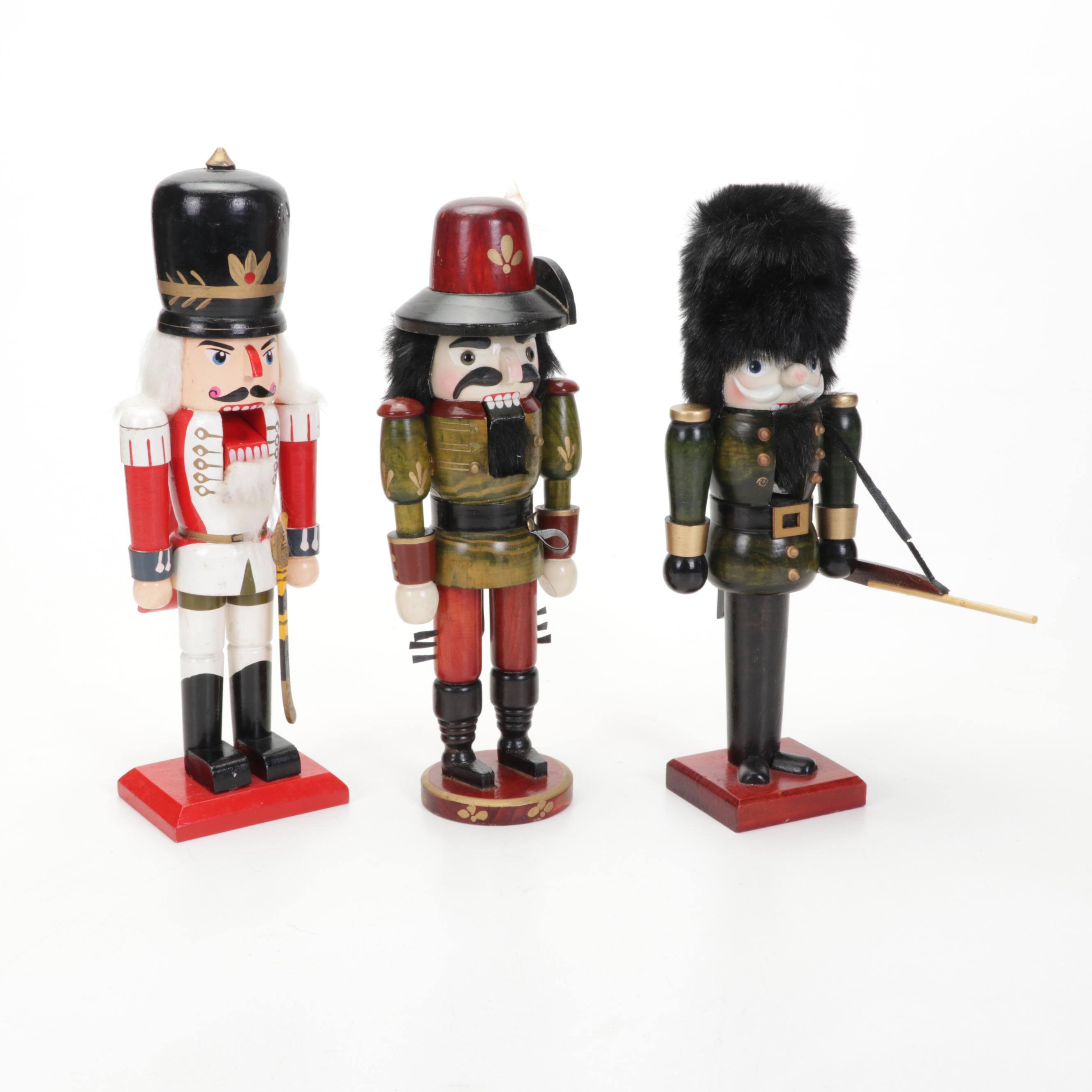 Mercury Glass Ornaments, Wooden Buoy Garland and Other Christmas Décor