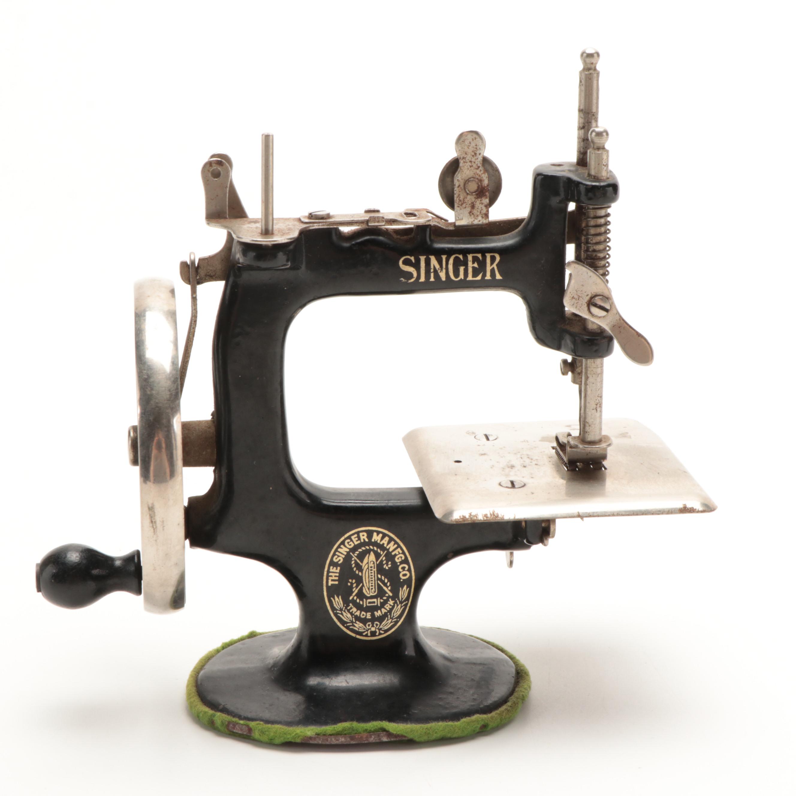 Singer Child's Manual Sewing Machine, Early 20th Century EBTH