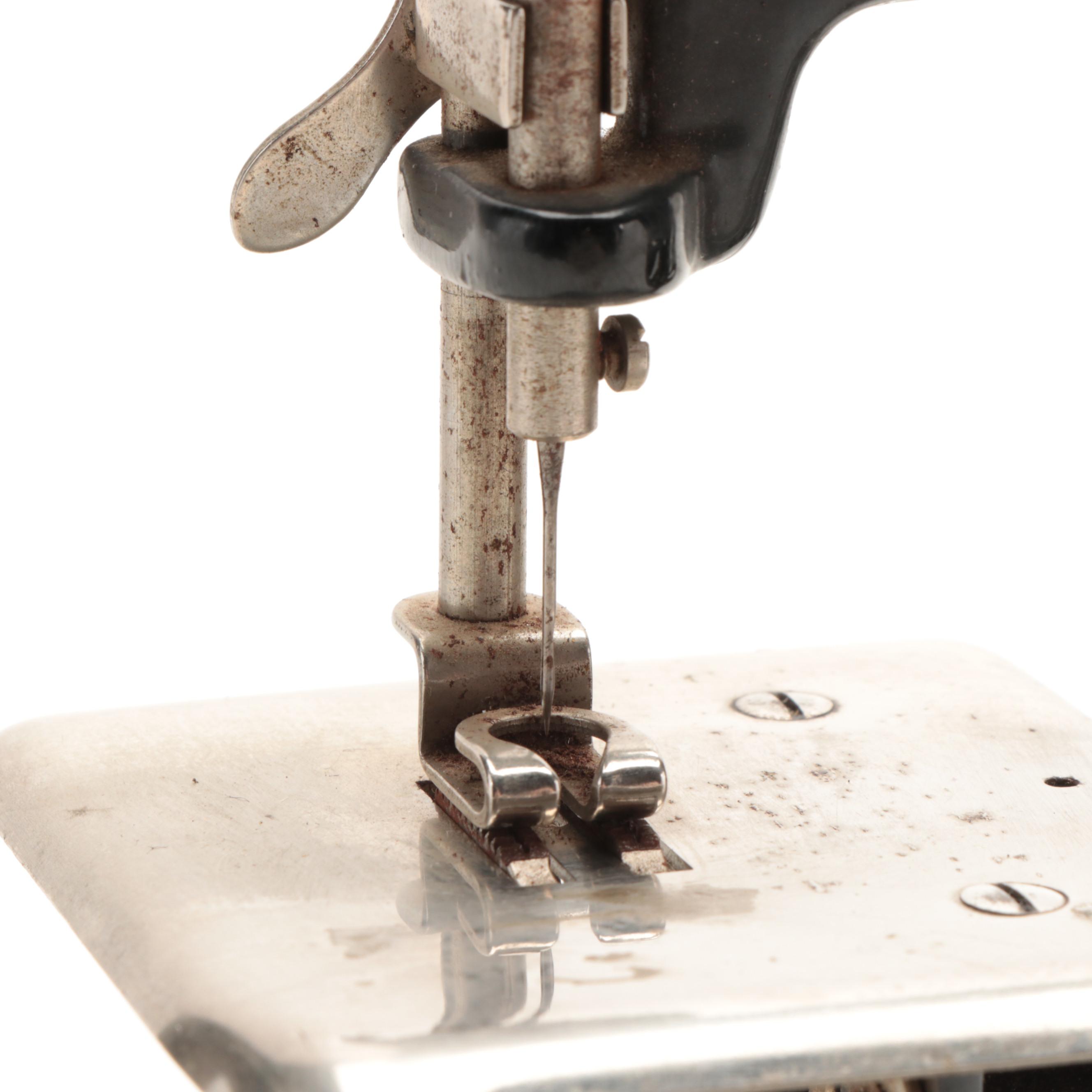 Singer Child's Manual Sewing Machine, Early 20th Century