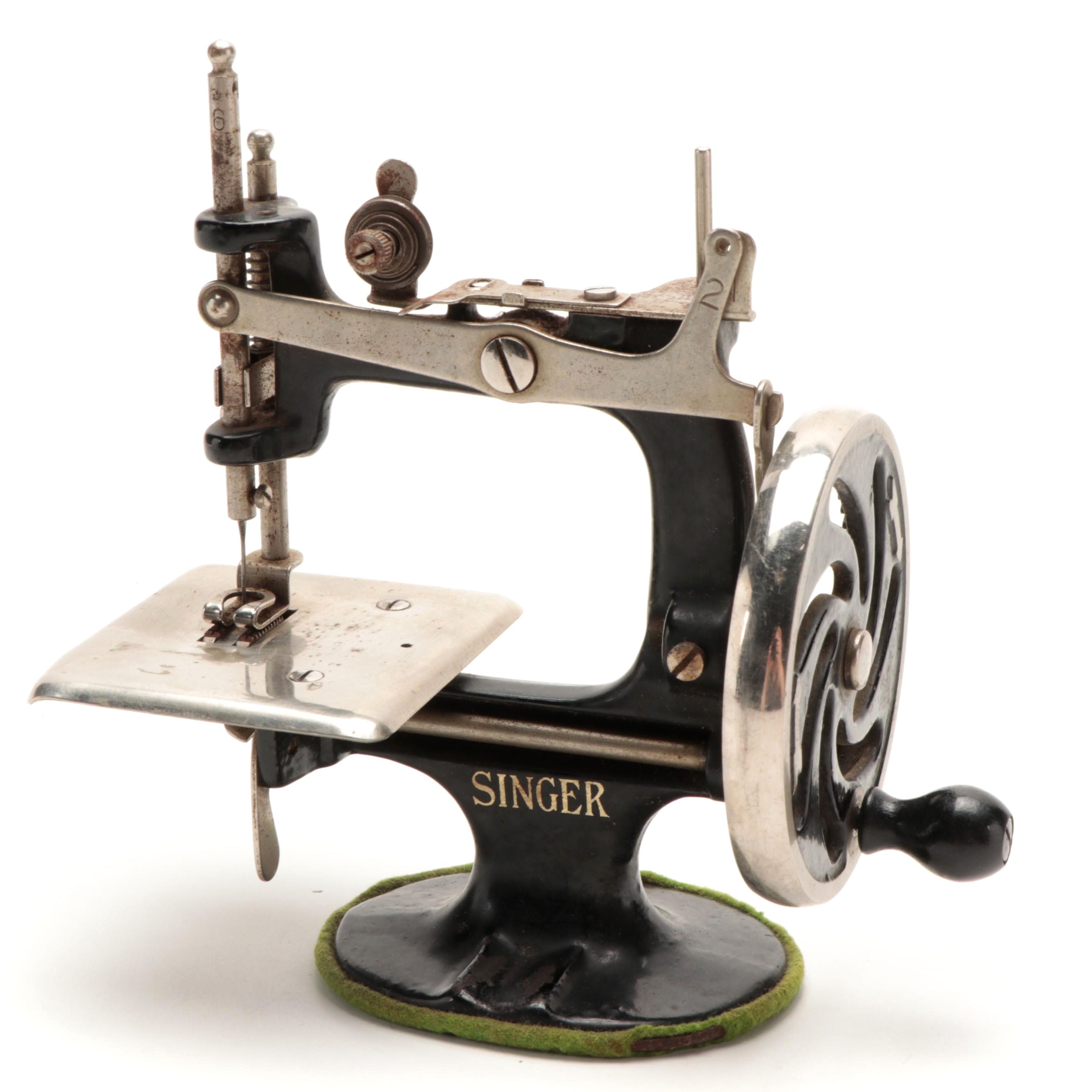 Singer Child's Manual Sewing Machine, Early 20th Century