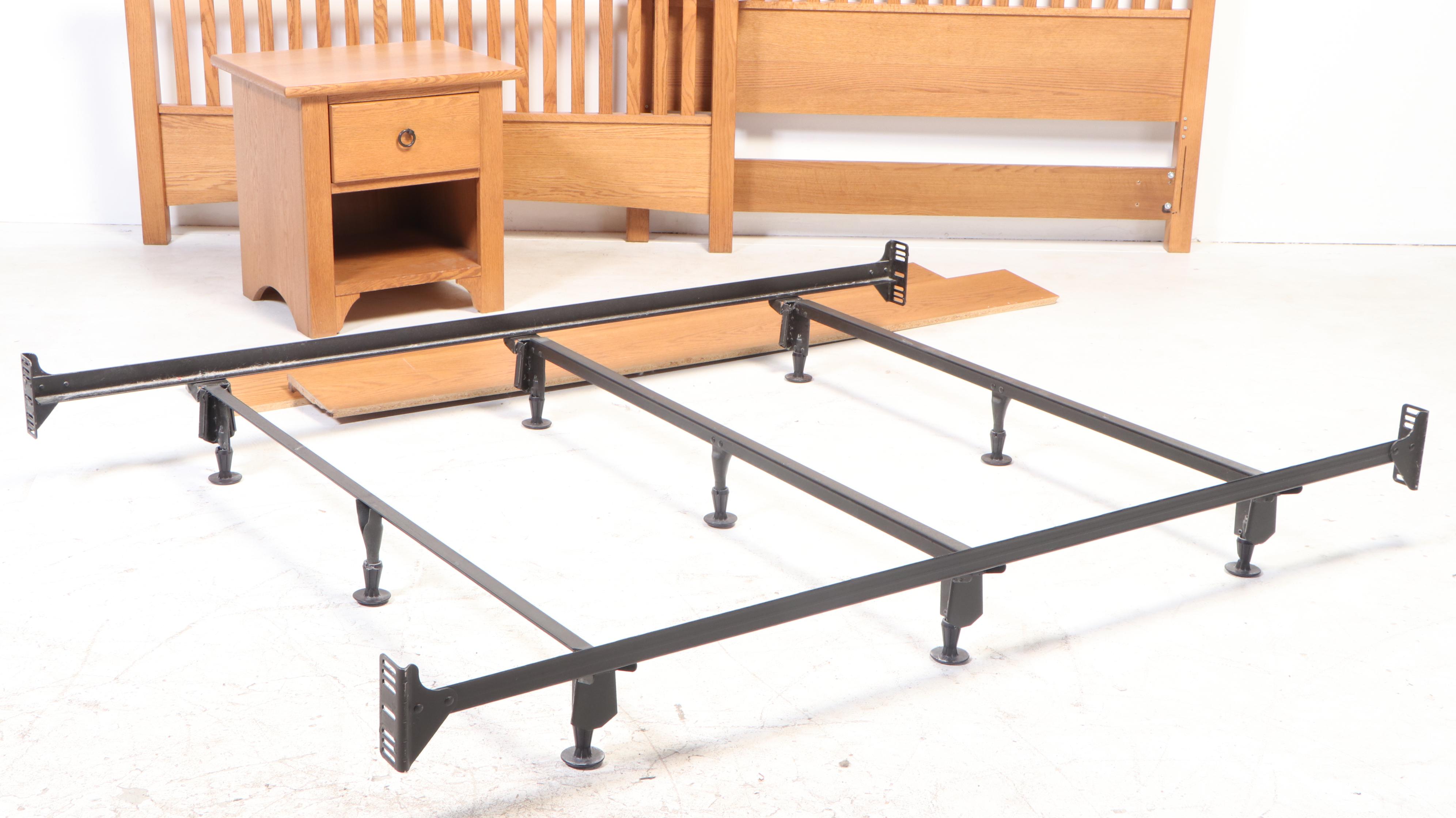 Palliser Furniture Arts and Crafts Style Oak Queen Bed with Nightstand